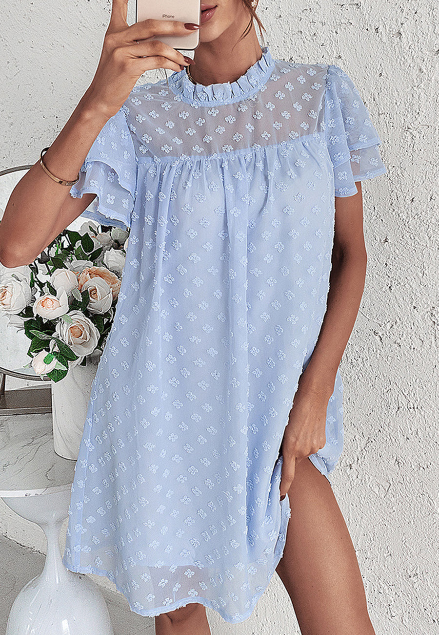 Vestido con mangas abullonadas y capas