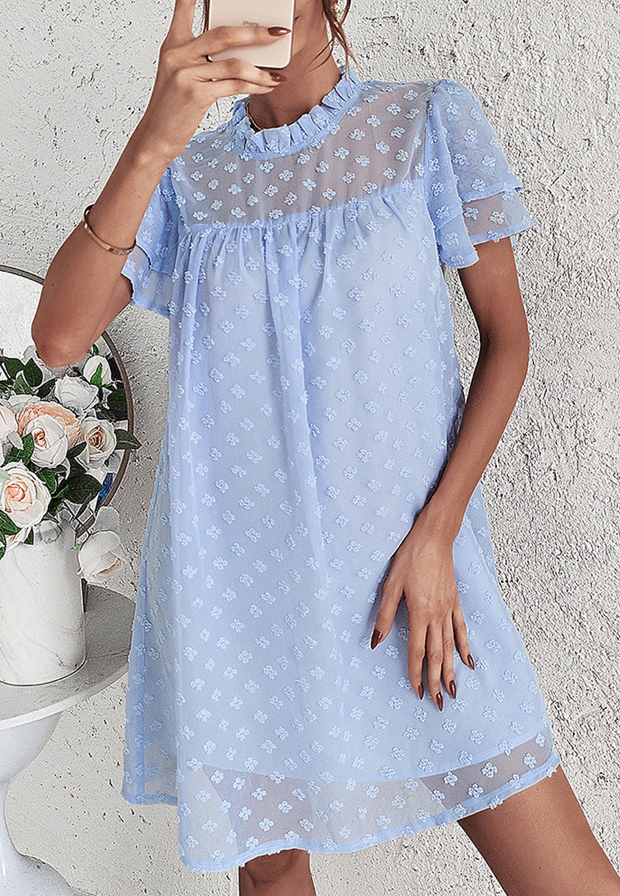 Vestido con mangas abullonadas y capas