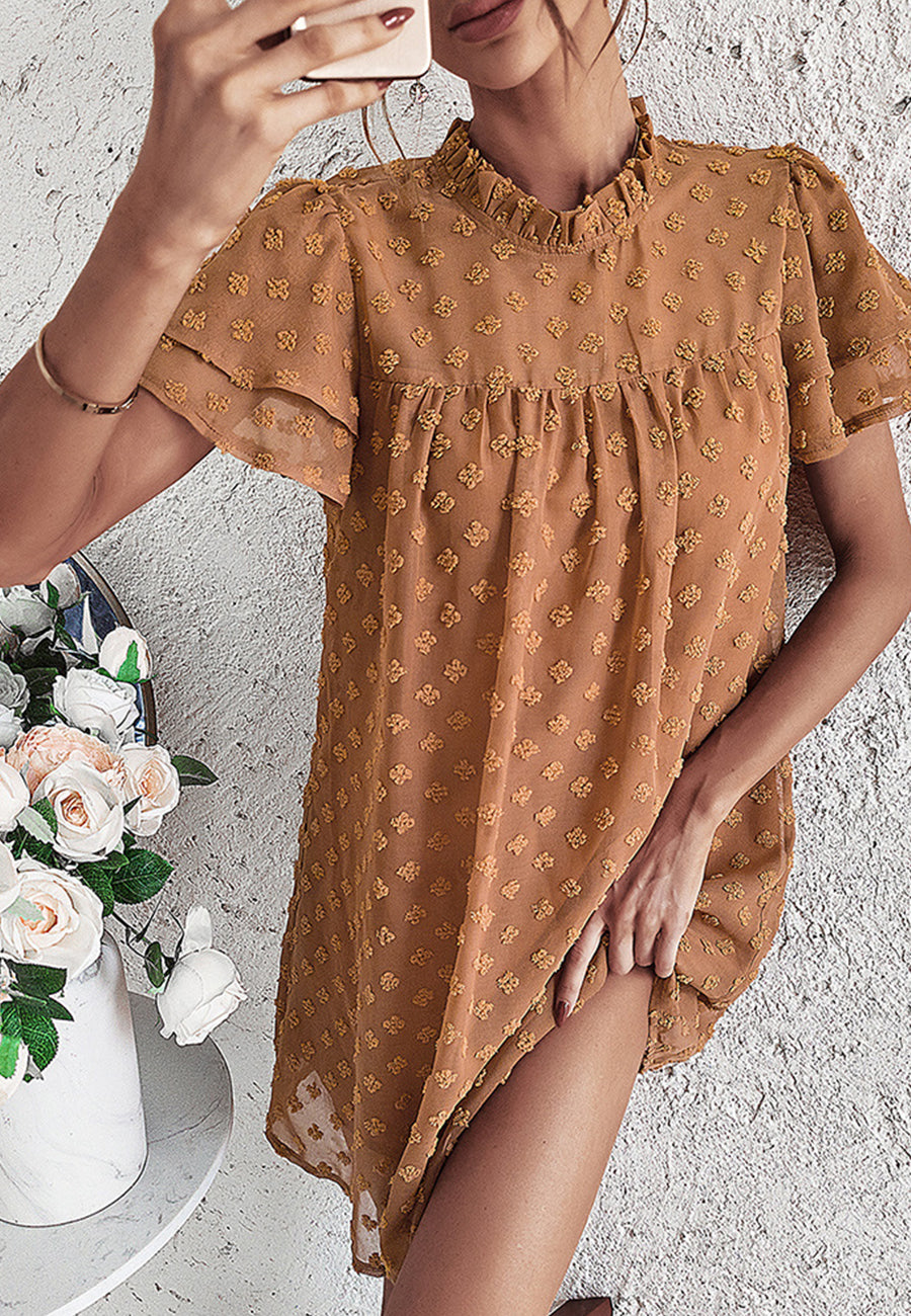 Vestido con mangas abullonadas y capas