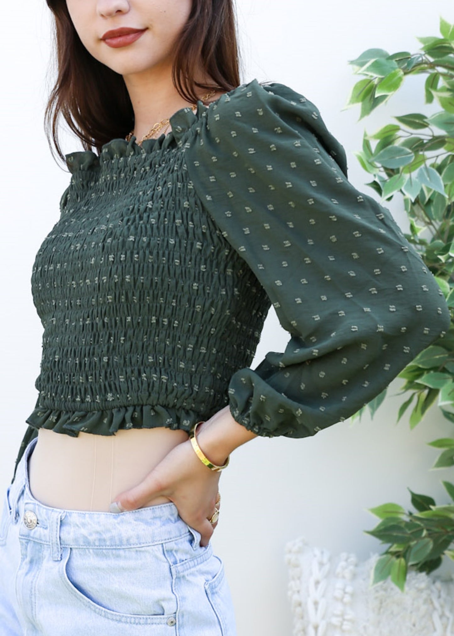 Blusa fruncida con escote cuadrado y volantes