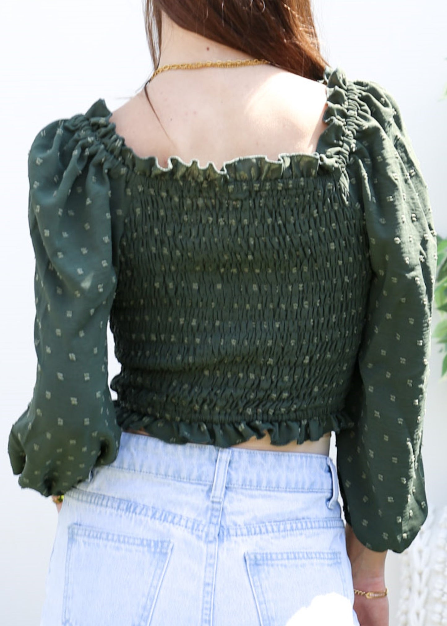 Blusa fruncida con escote cuadrado y volantes