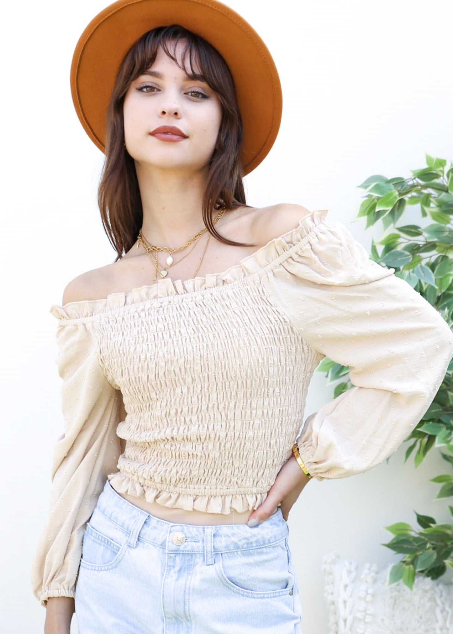 Blusa fruncida con escote cuadrado y volantes