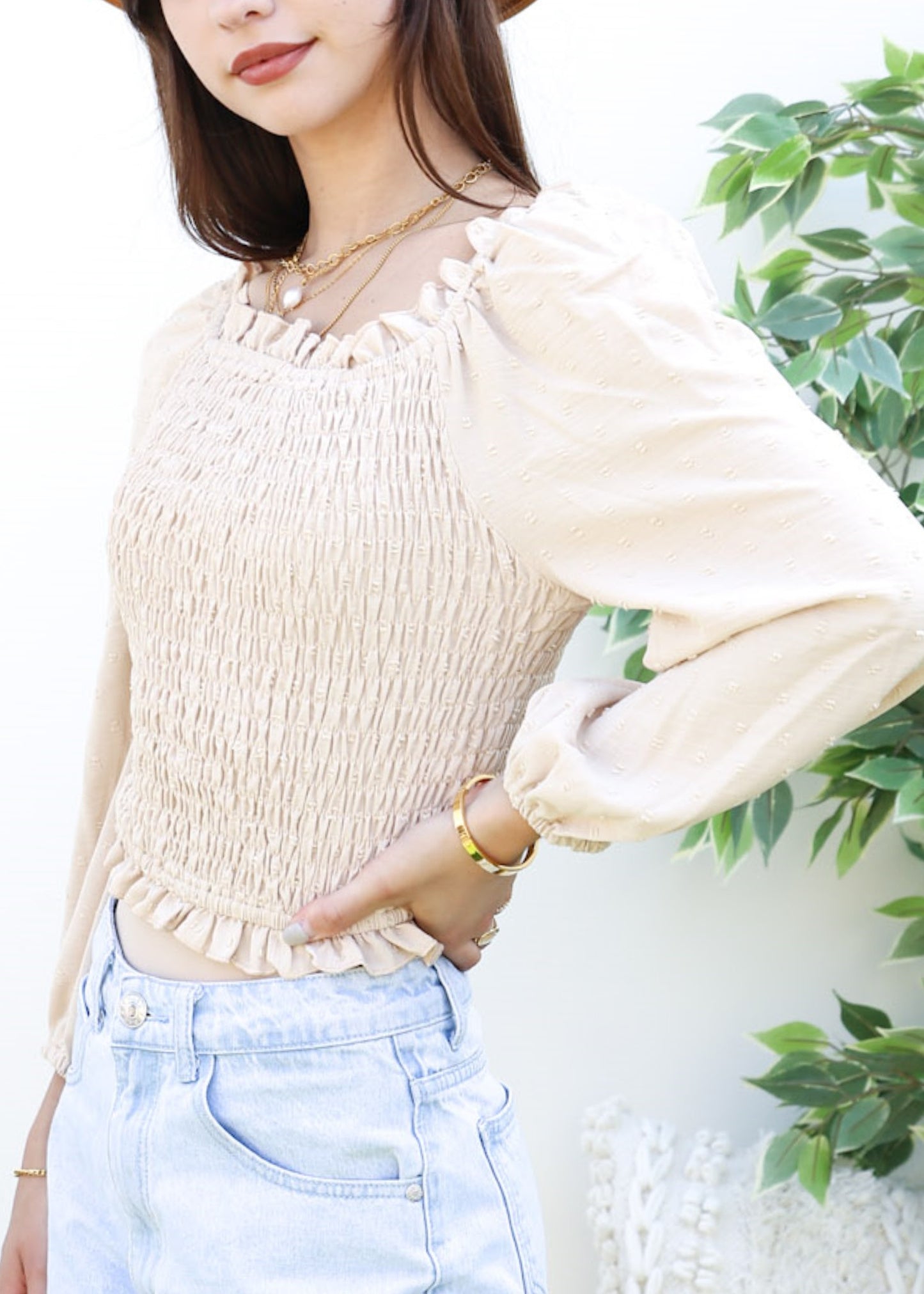 Blusa fruncida con escote cuadrado y volantes