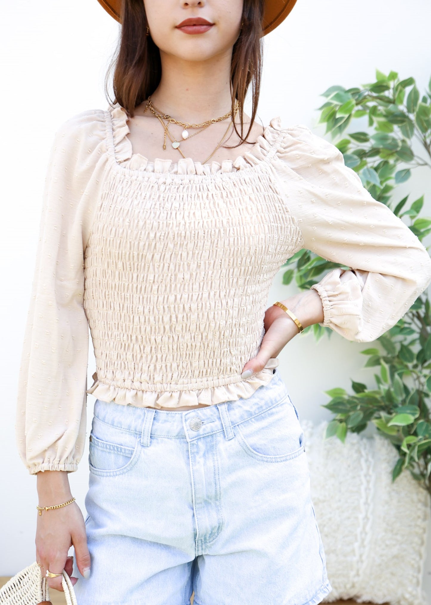 Blusa fruncida con escote cuadrado y volantes