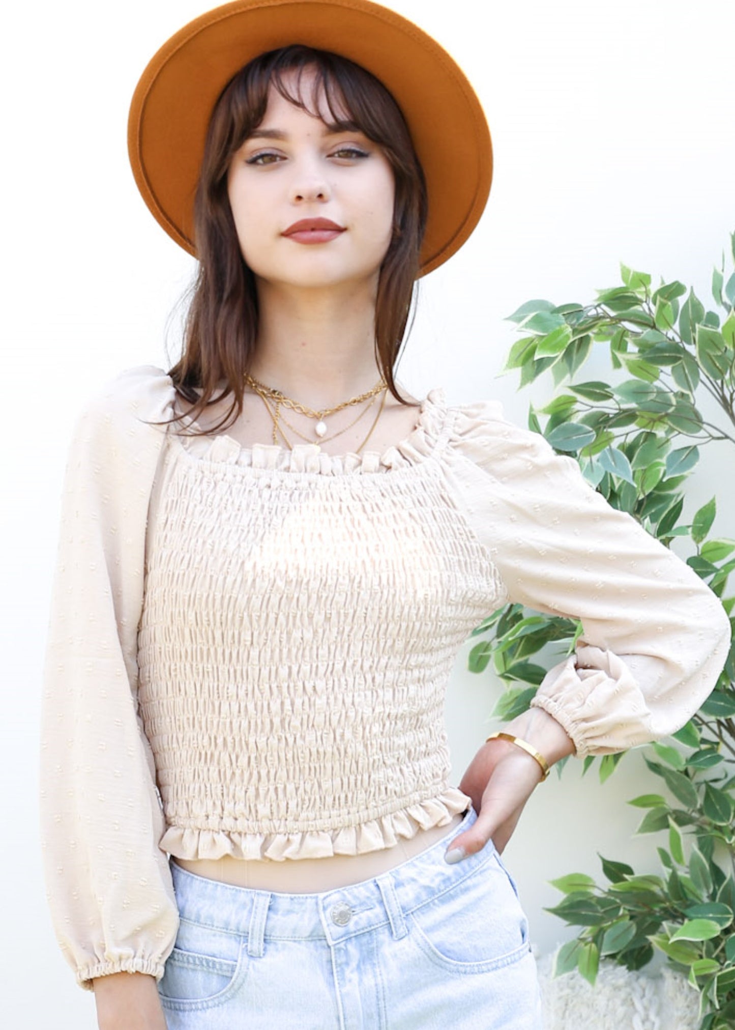 Blusa fruncida con escote cuadrado y volantes