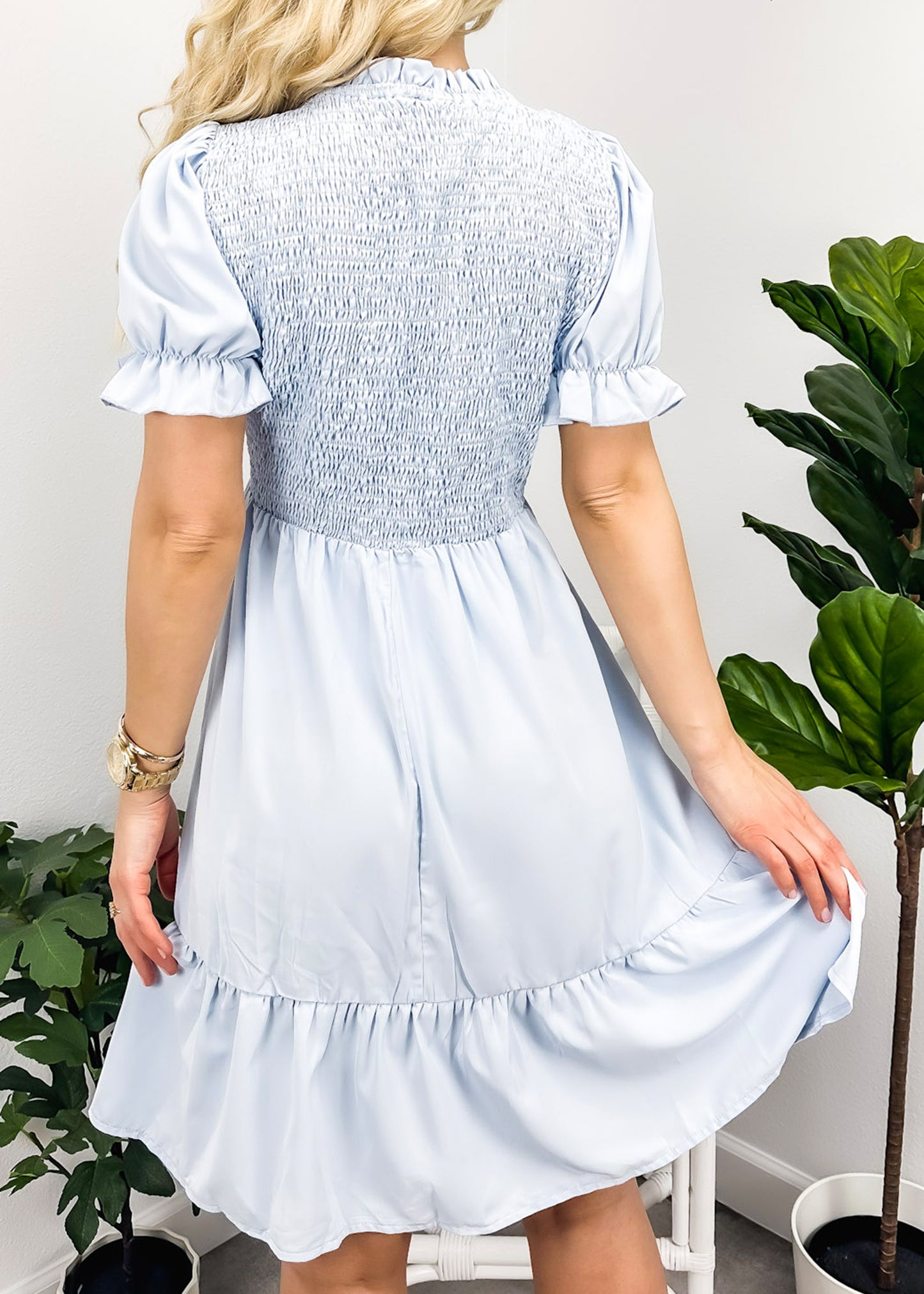 Vestido fruncido con mangas abullonadas