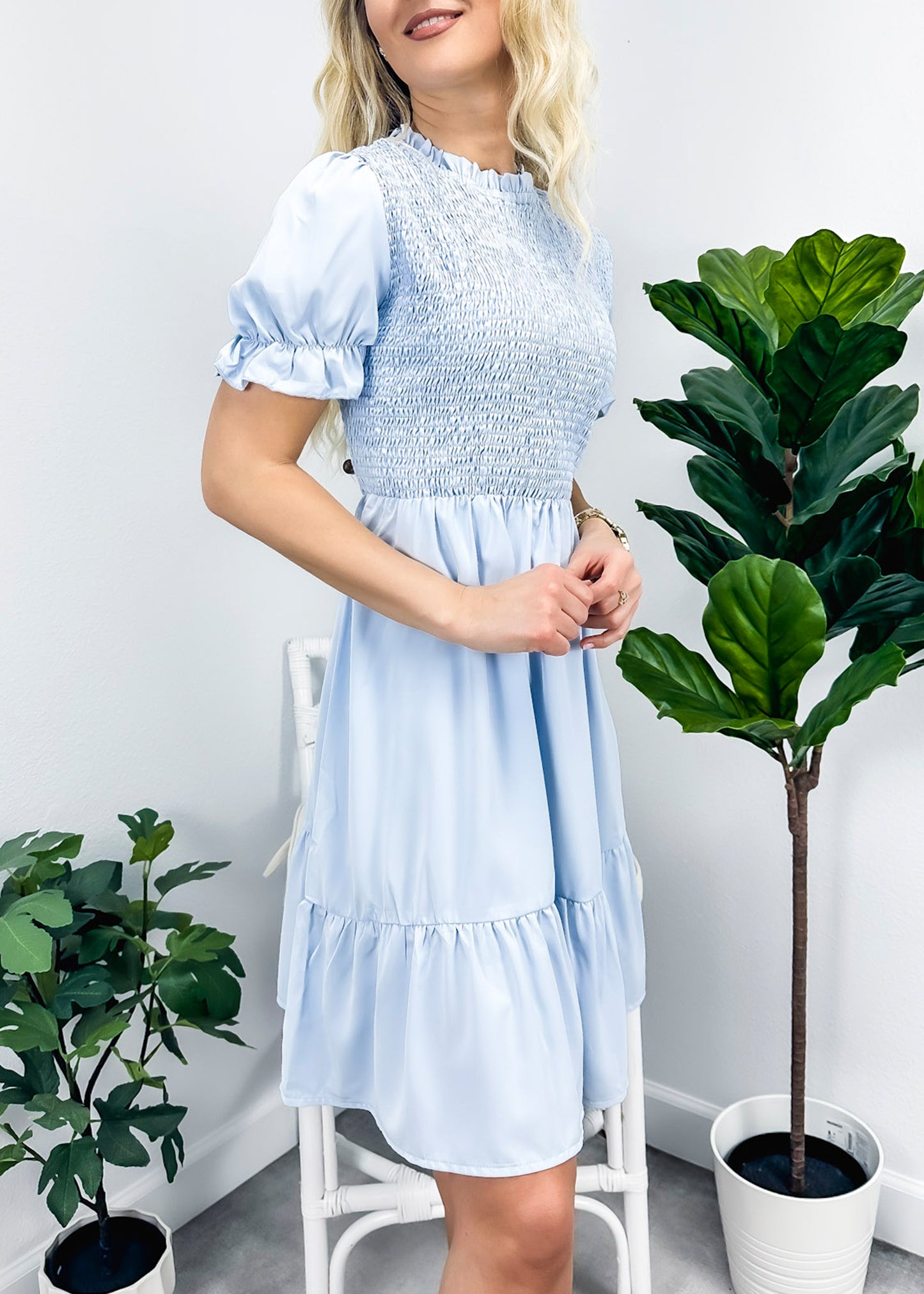 Vestido fruncido con mangas abullonadas