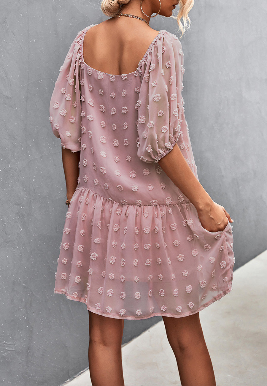 Vestido de lunares suizos con mangas abullonadas