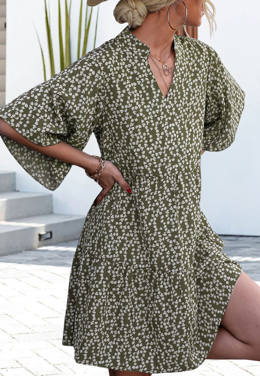 Vestido con cuello abierto y estampado floral