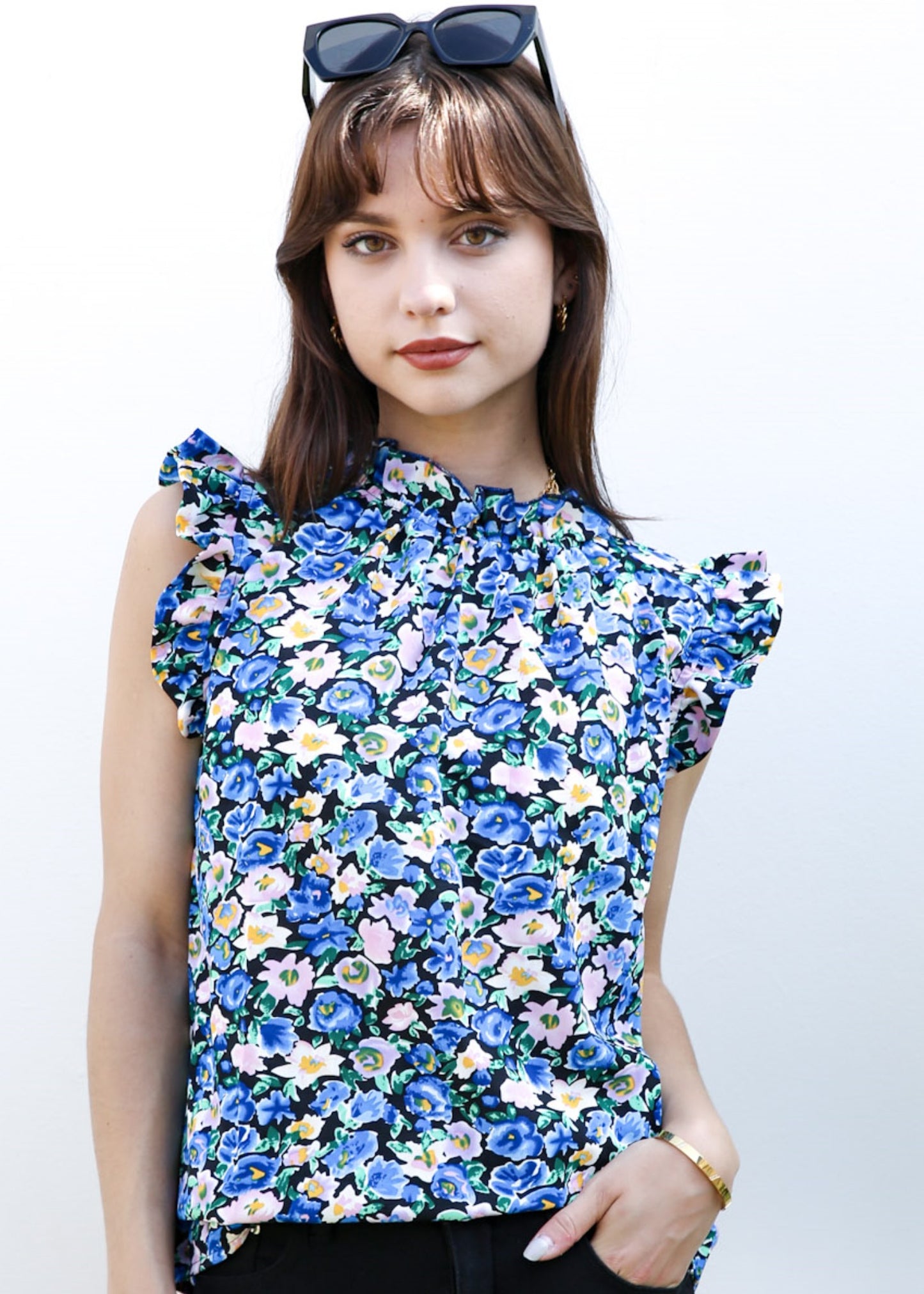 Blusa con detalle de volante y estampado floral