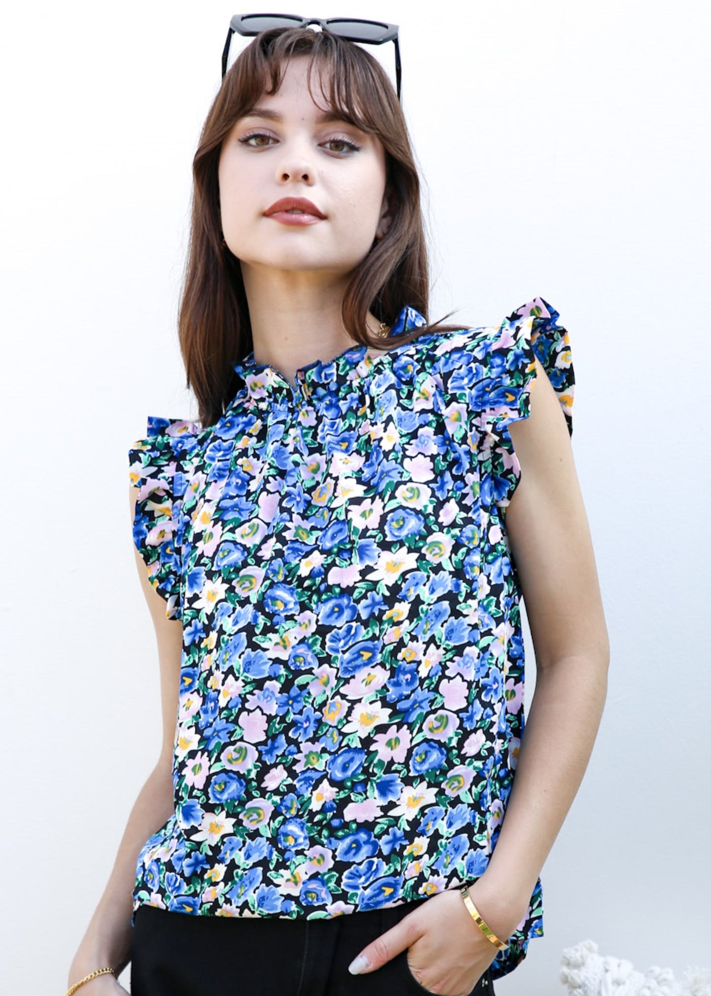 Blusa con detalle de volante y estampado floral