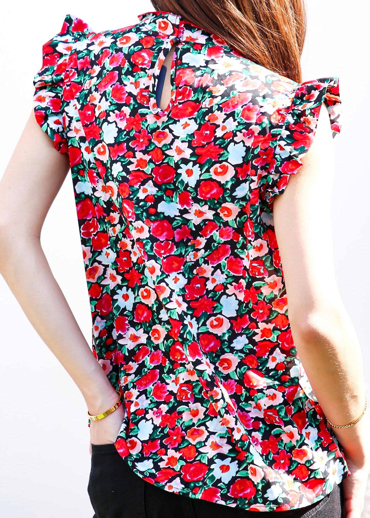 Blusa con detalle de volante y estampado floral