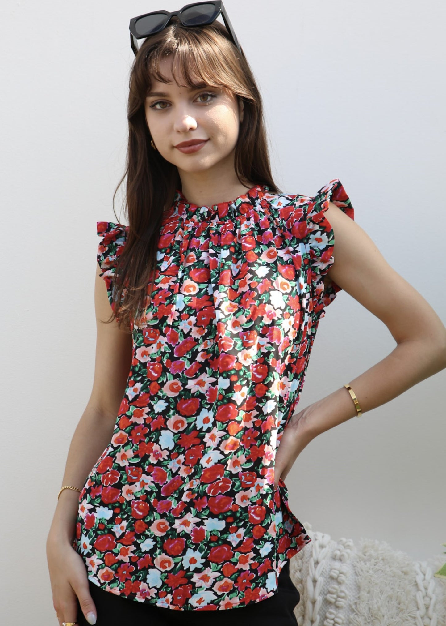 Blusa con detalle de volante y estampado floral