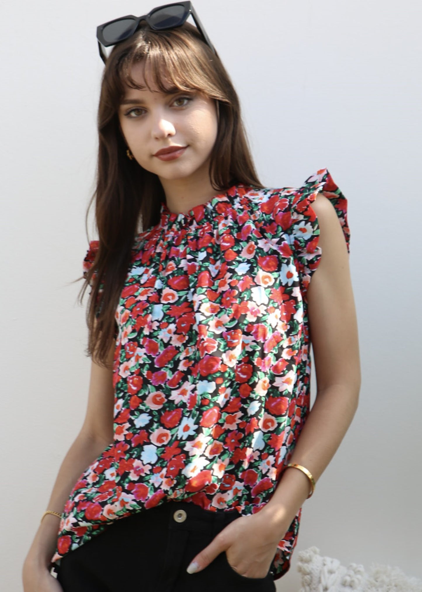 Blusa con detalle de volante y estampado floral