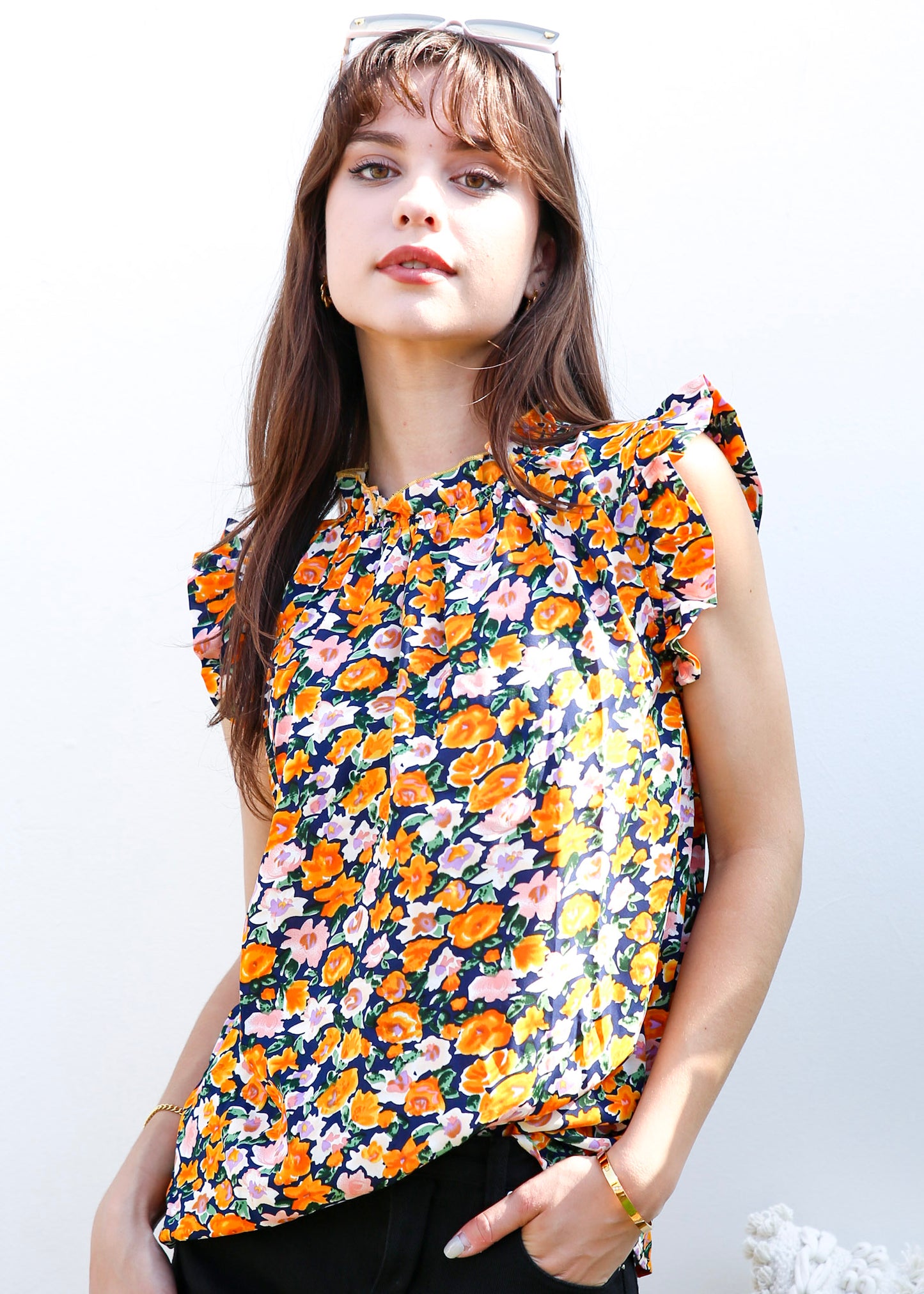 Blusa con detalle de volante y estampado floral