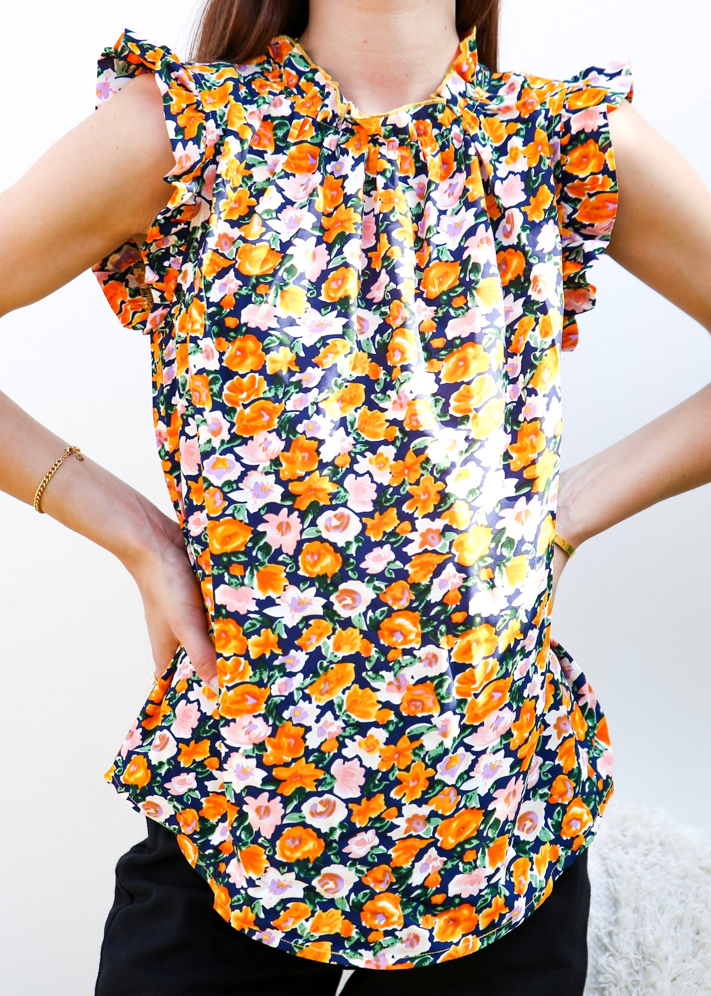 Blusa con detalle de volante y estampado floral