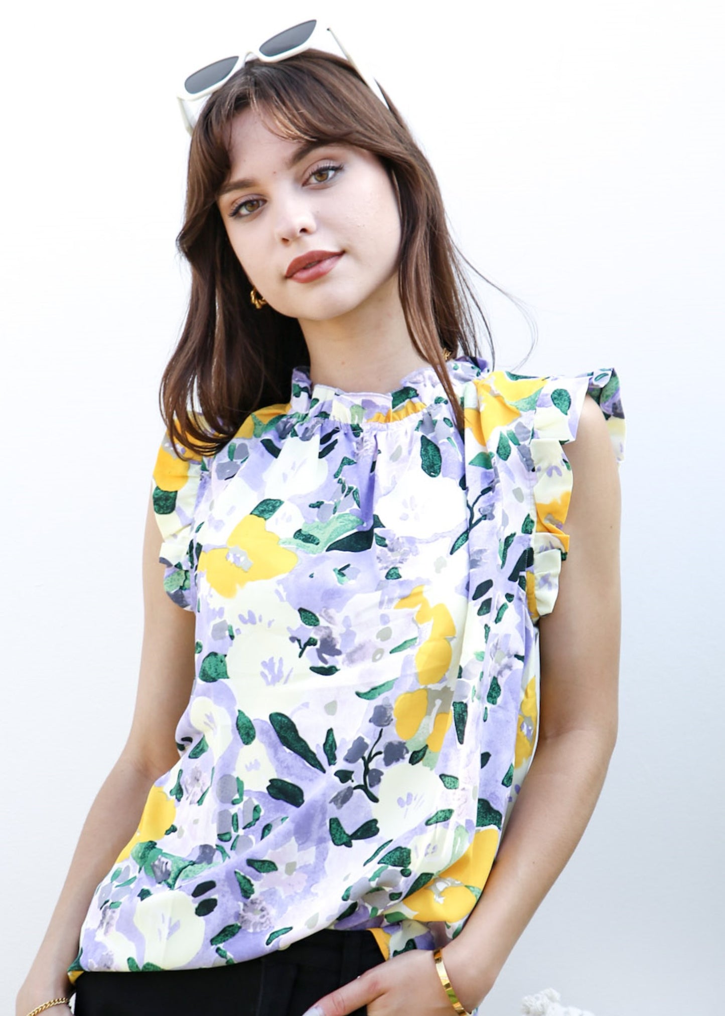 Blusa con detalle de volante y estampado floral