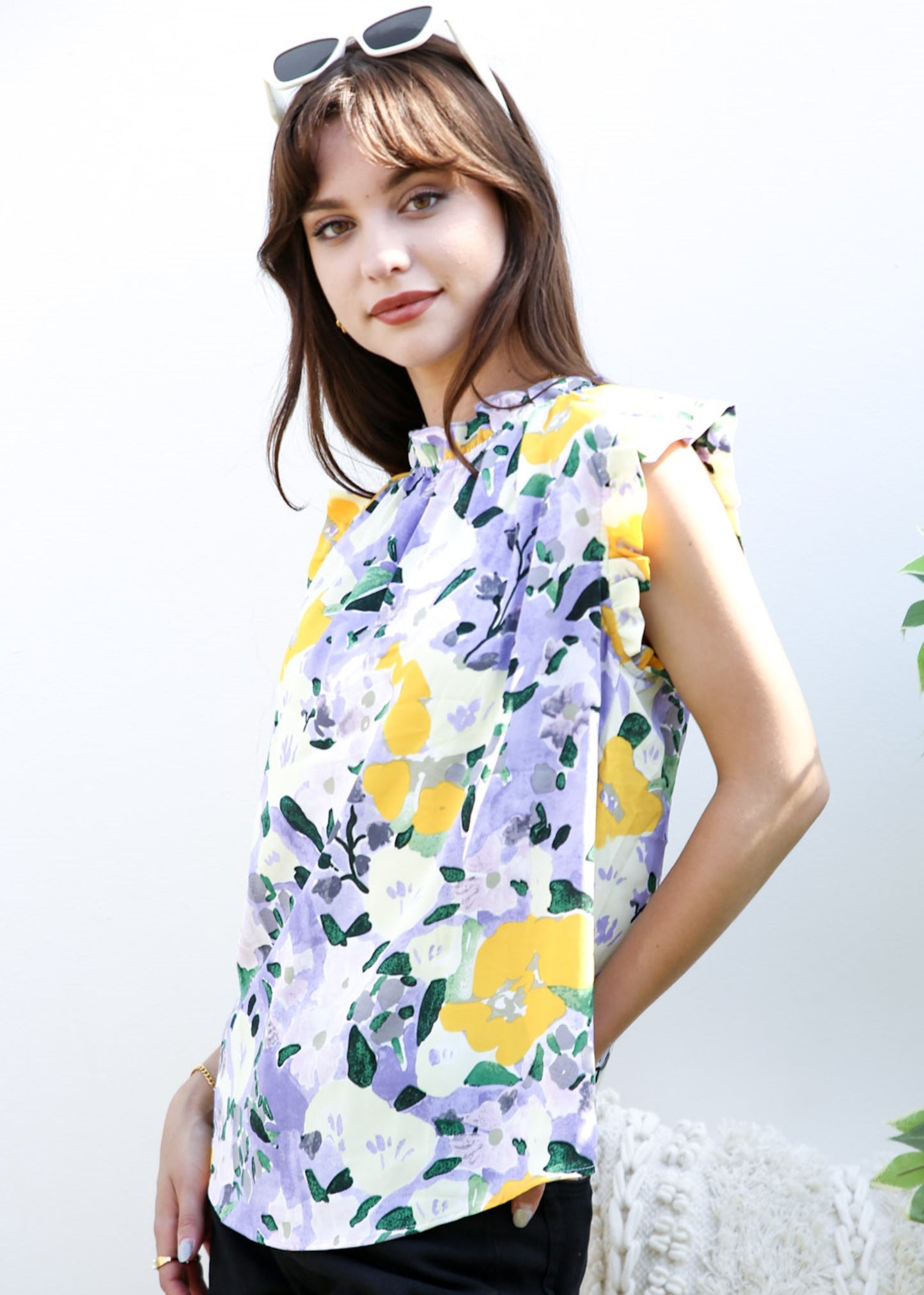Blusa con detalle de volante y estampado floral