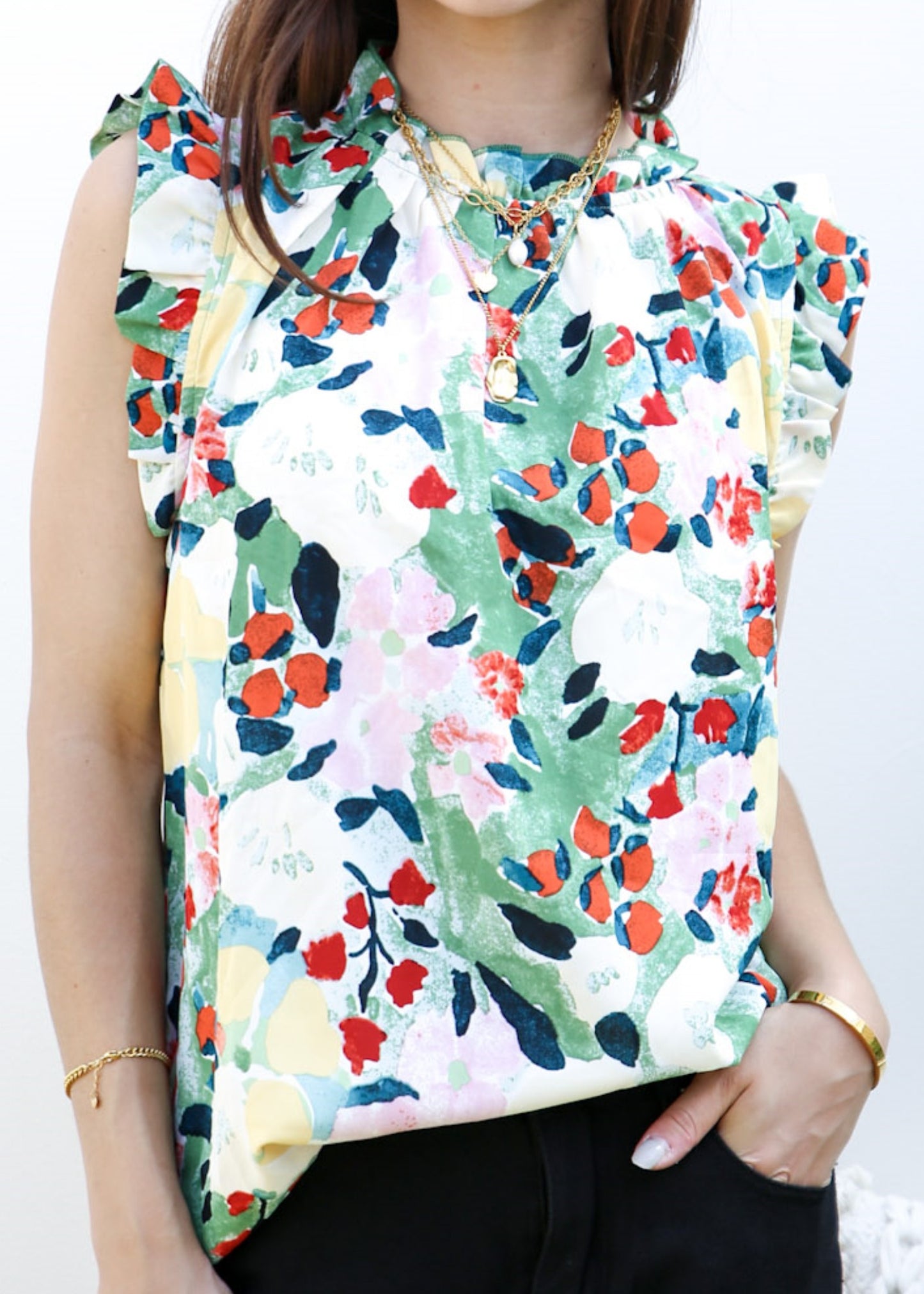 Blusa con detalle de volante y estampado floral