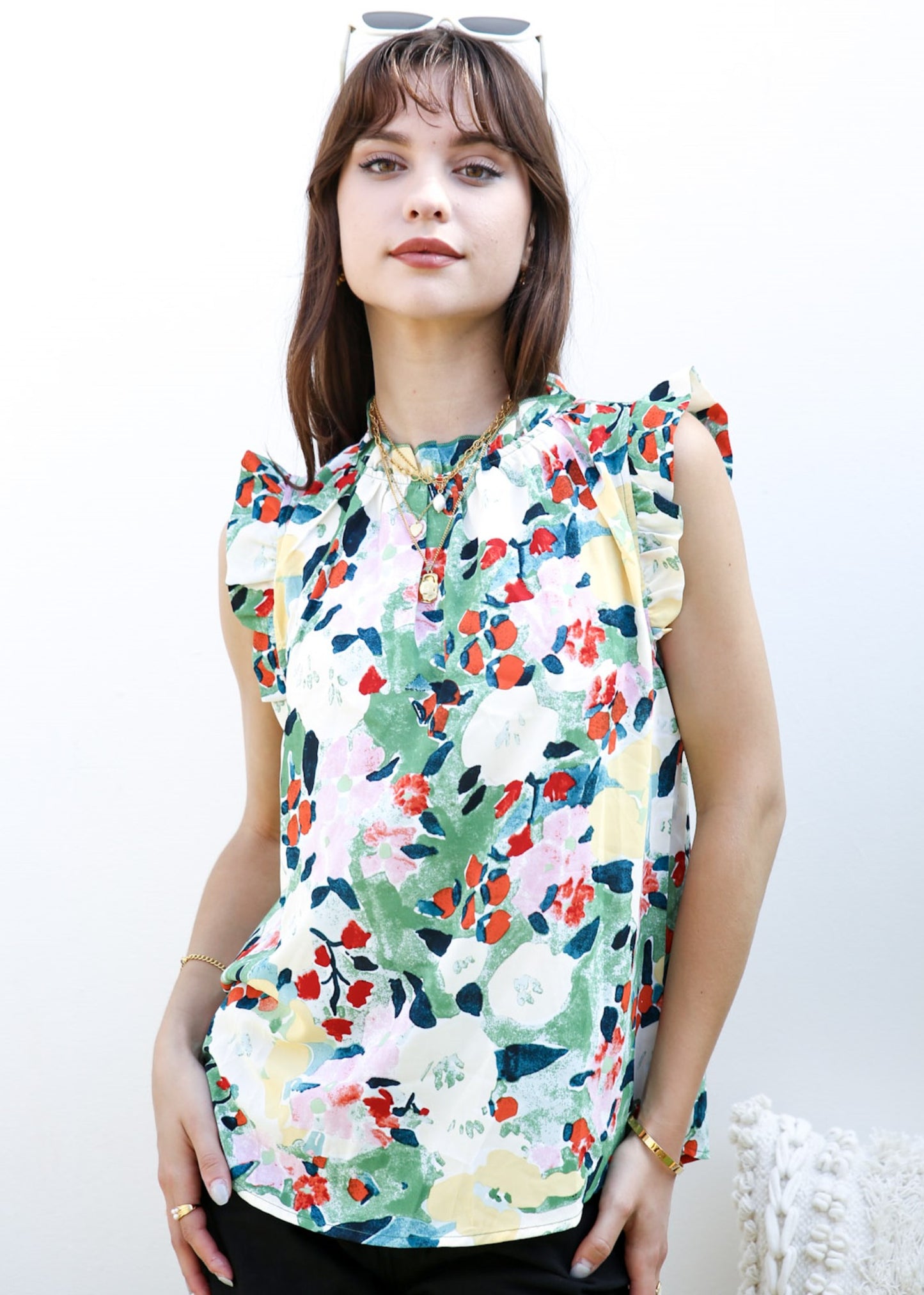 Blusa con detalle de volante y estampado floral