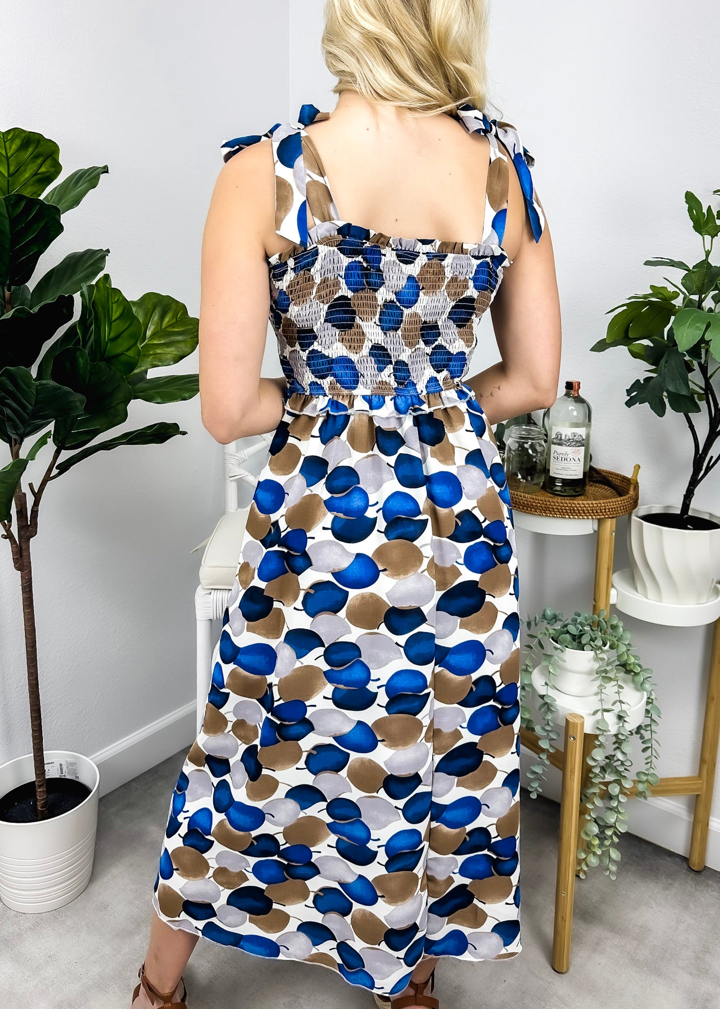 Vestido fruncido con estampado y lazo en los hombros