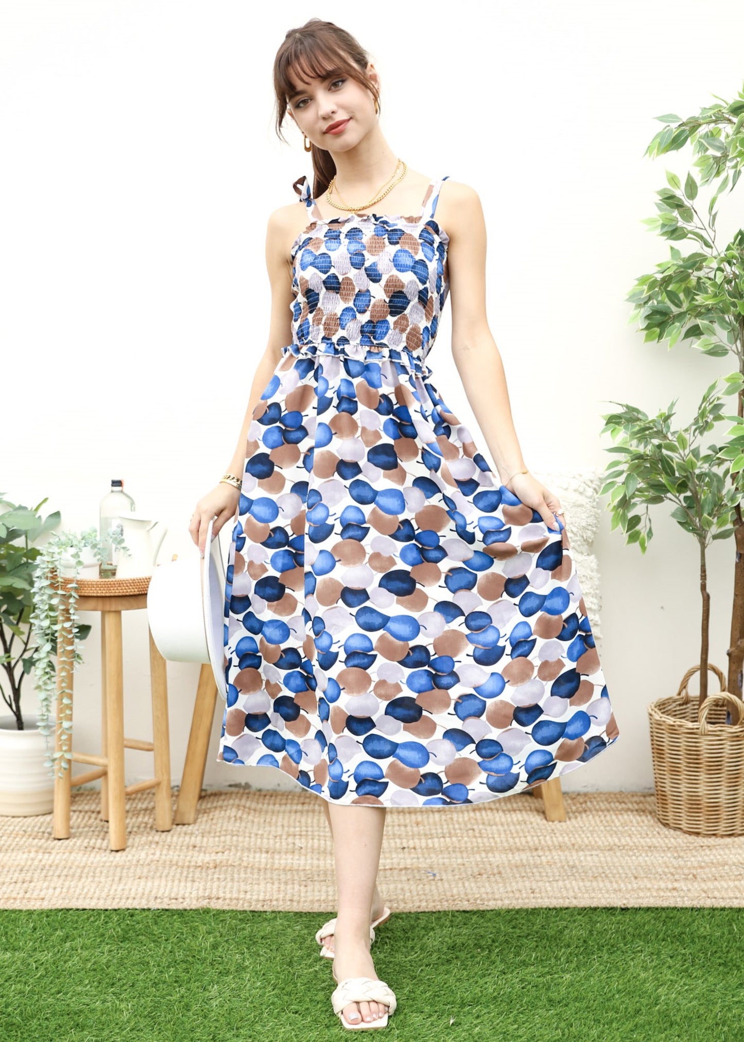 Vestido fruncido con estampado y lazo en los hombros