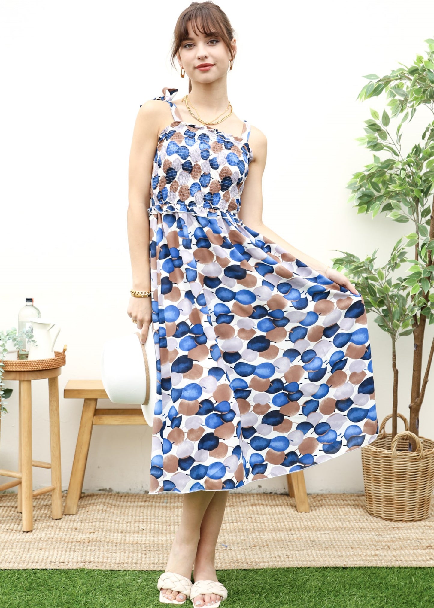 Vestido fruncido con estampado y lazo en los hombros