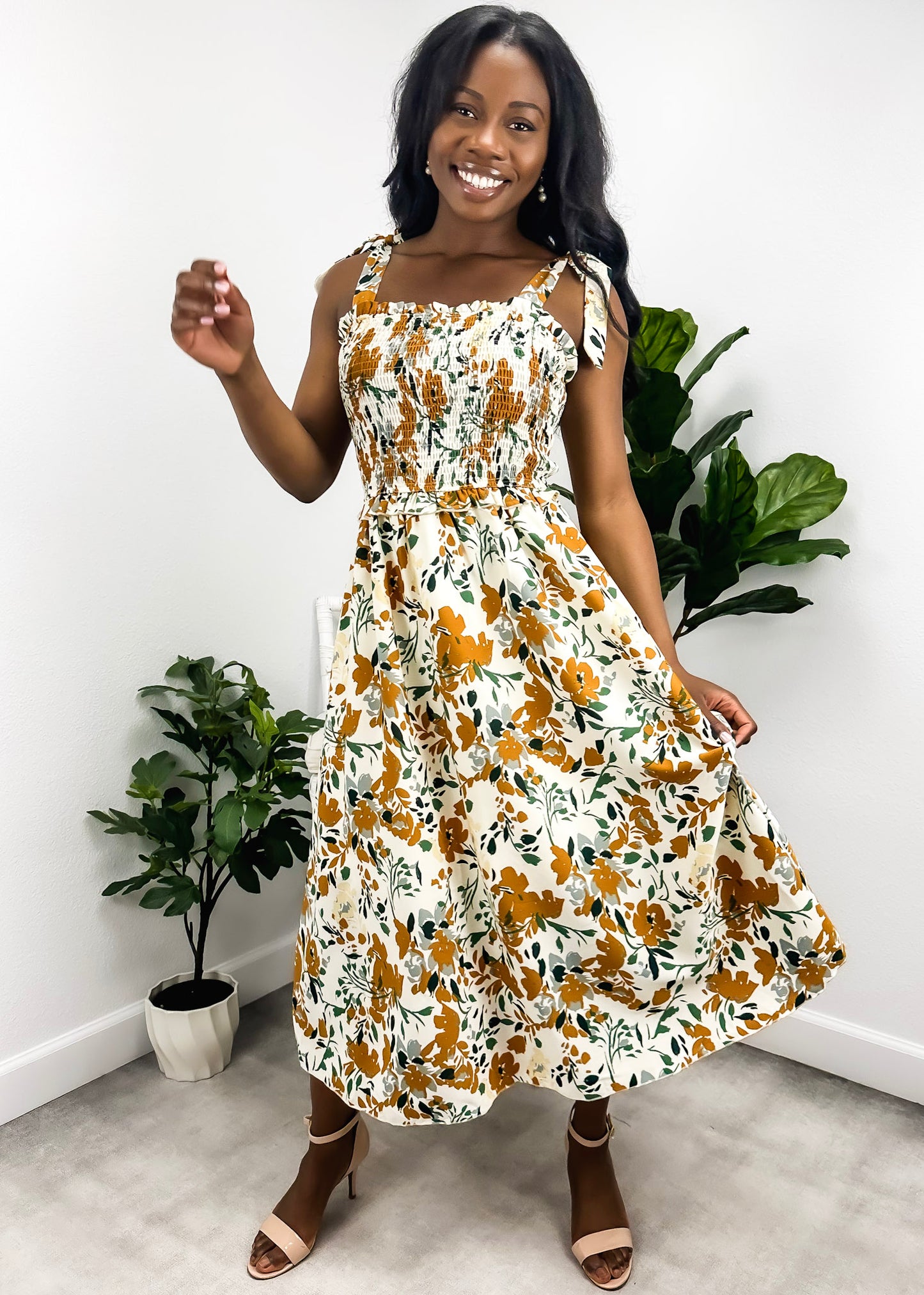 Vestido fruncido con estampado y lazo en los hombros