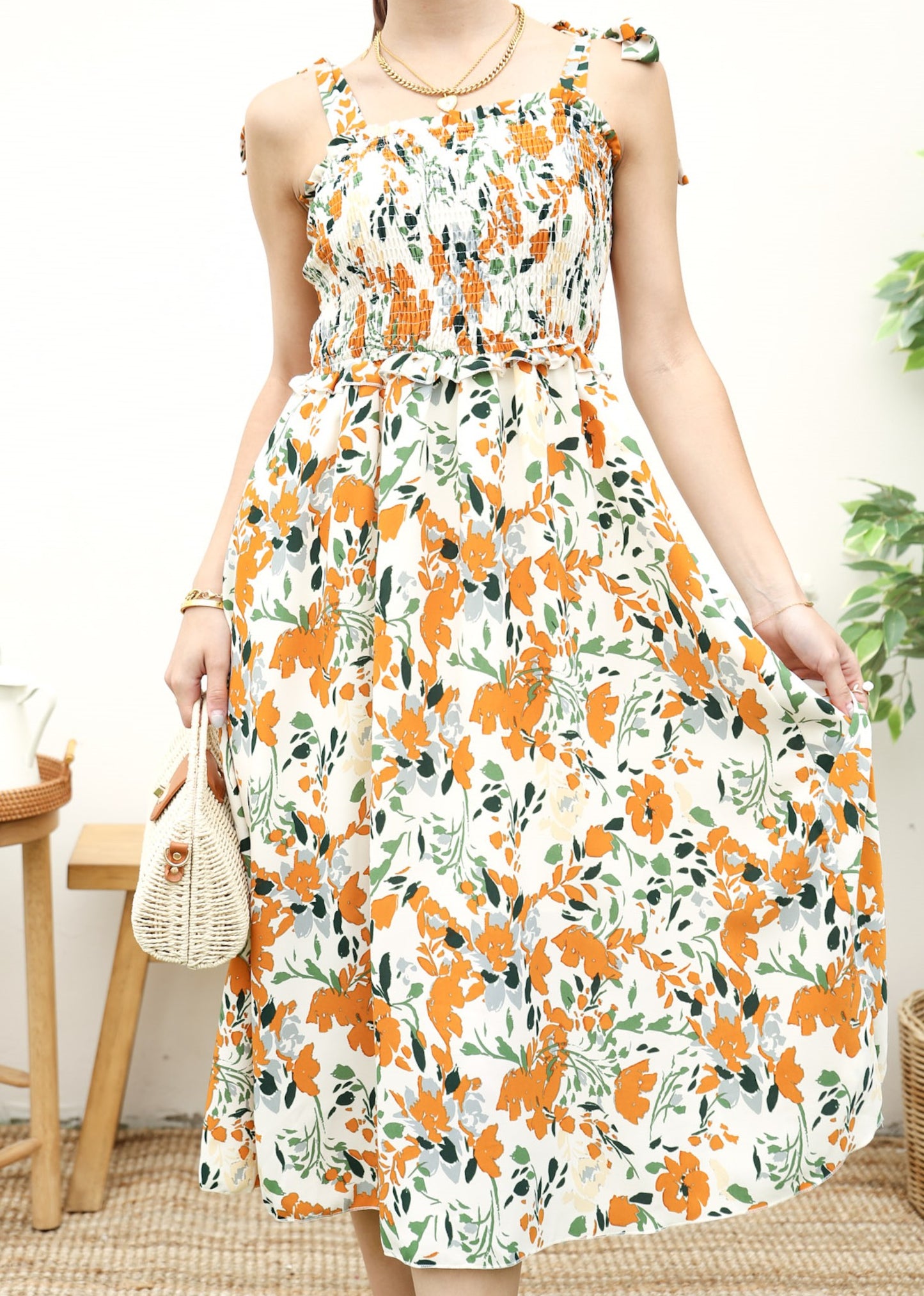 Vestido fruncido con estampado y lazo en los hombros