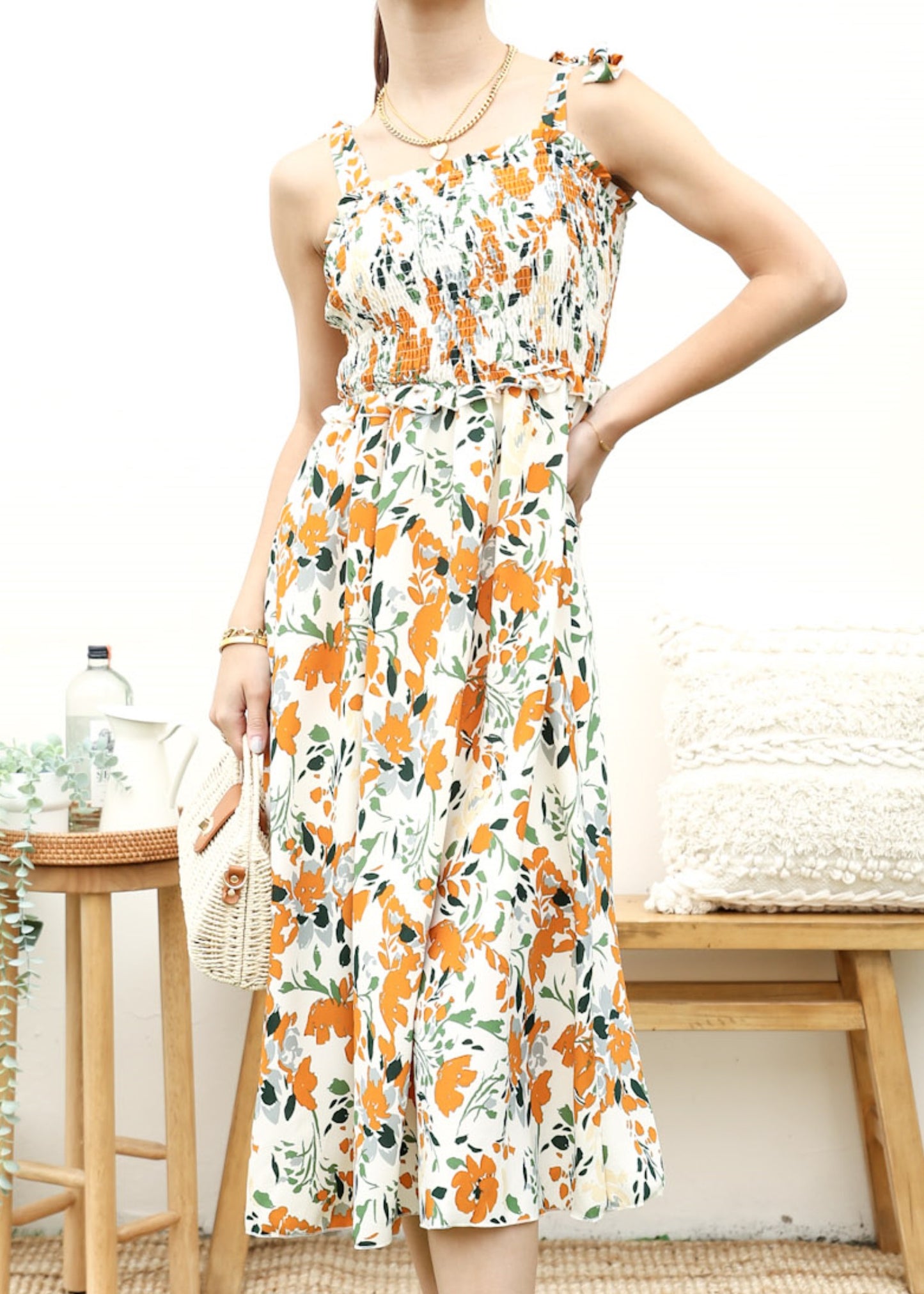 Vestido fruncido con estampado y lazo en los hombros