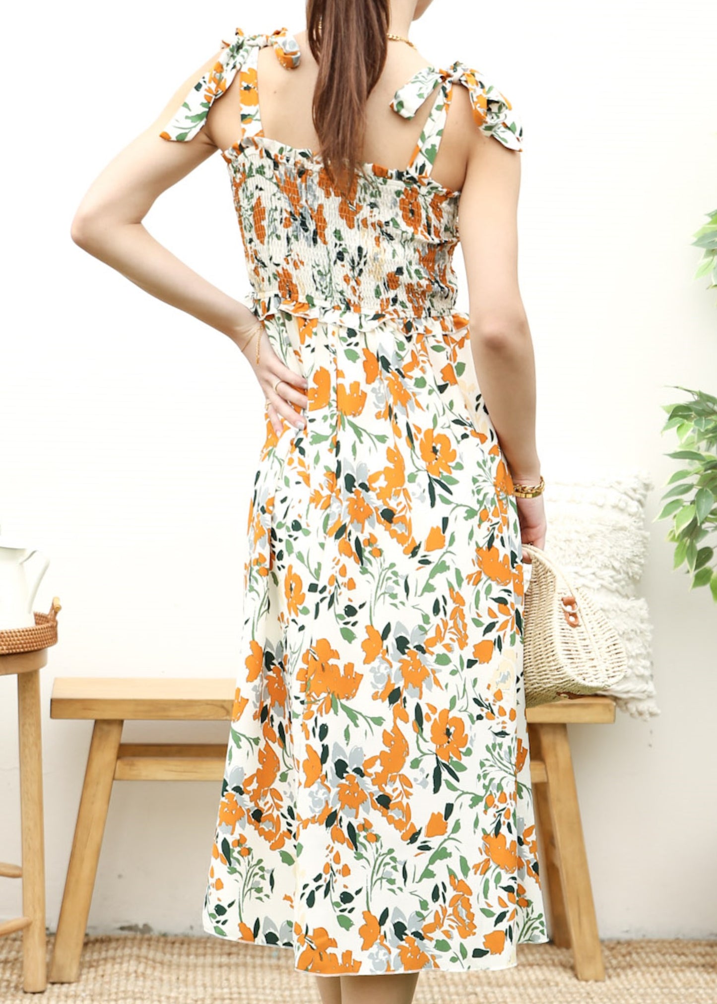 Vestido fruncido con estampado y lazo en los hombros