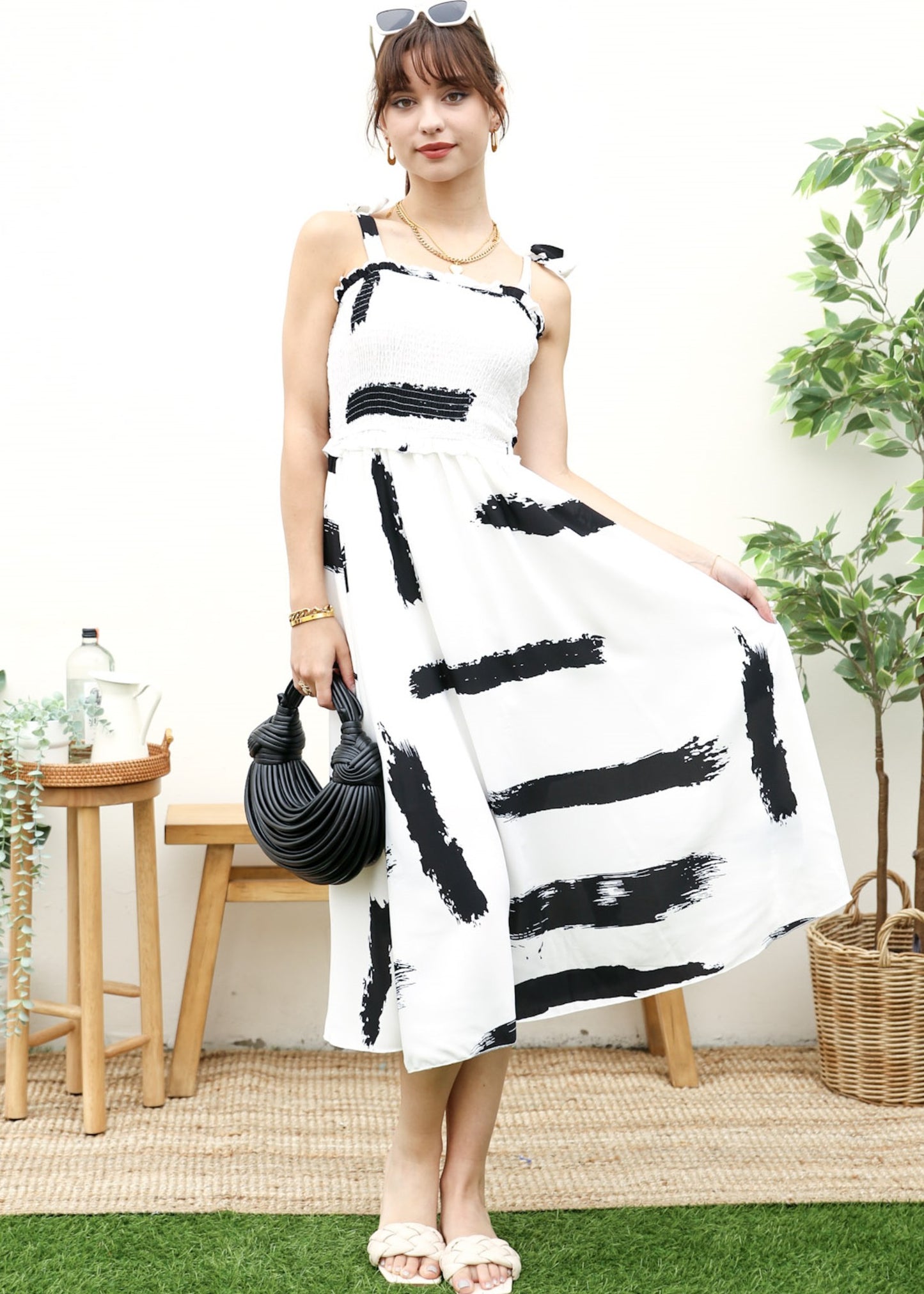 Vestido fruncido con estampado y lazo en los hombros