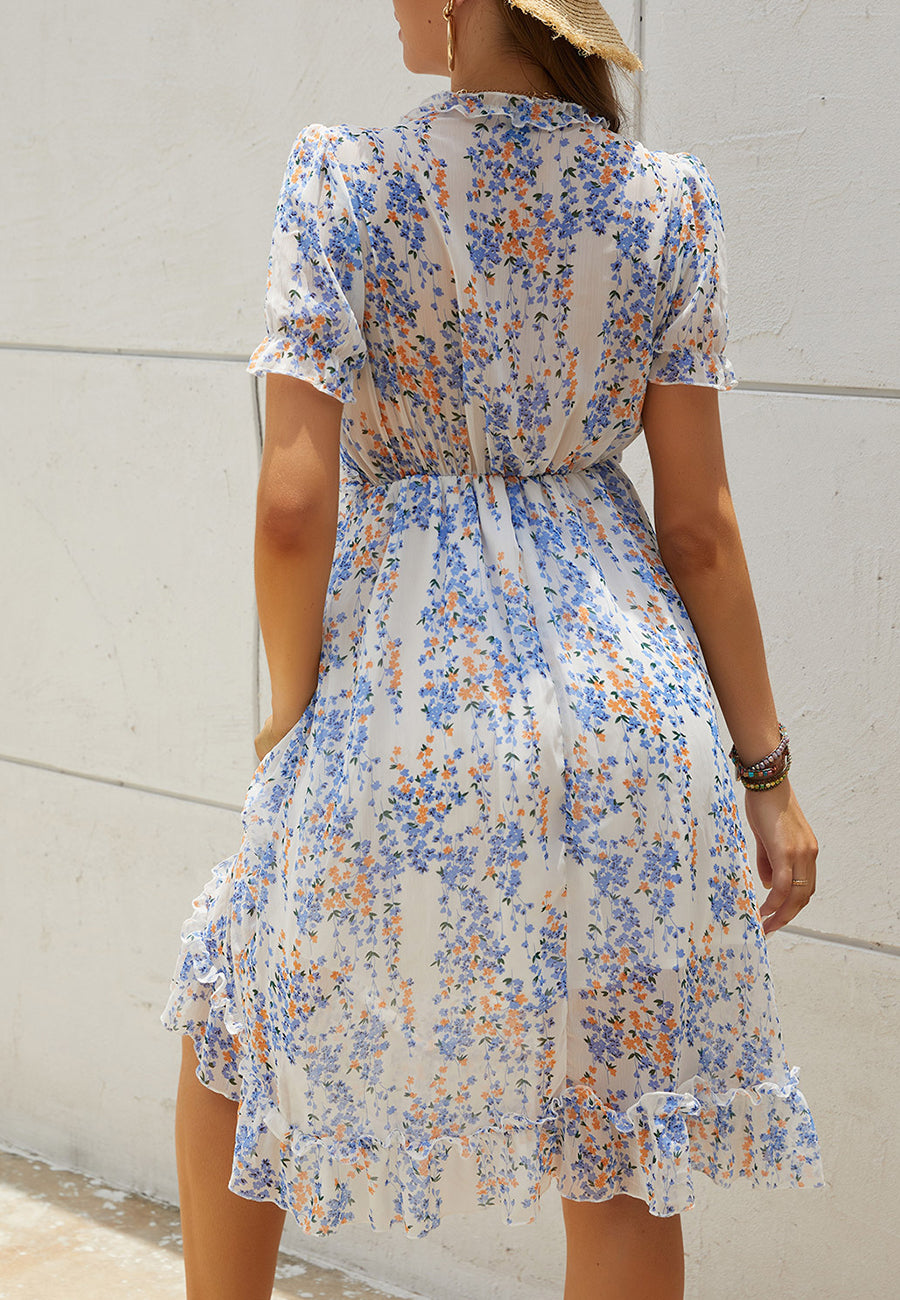 Vestido de leopardo con detalle de volante y escote pronunciado