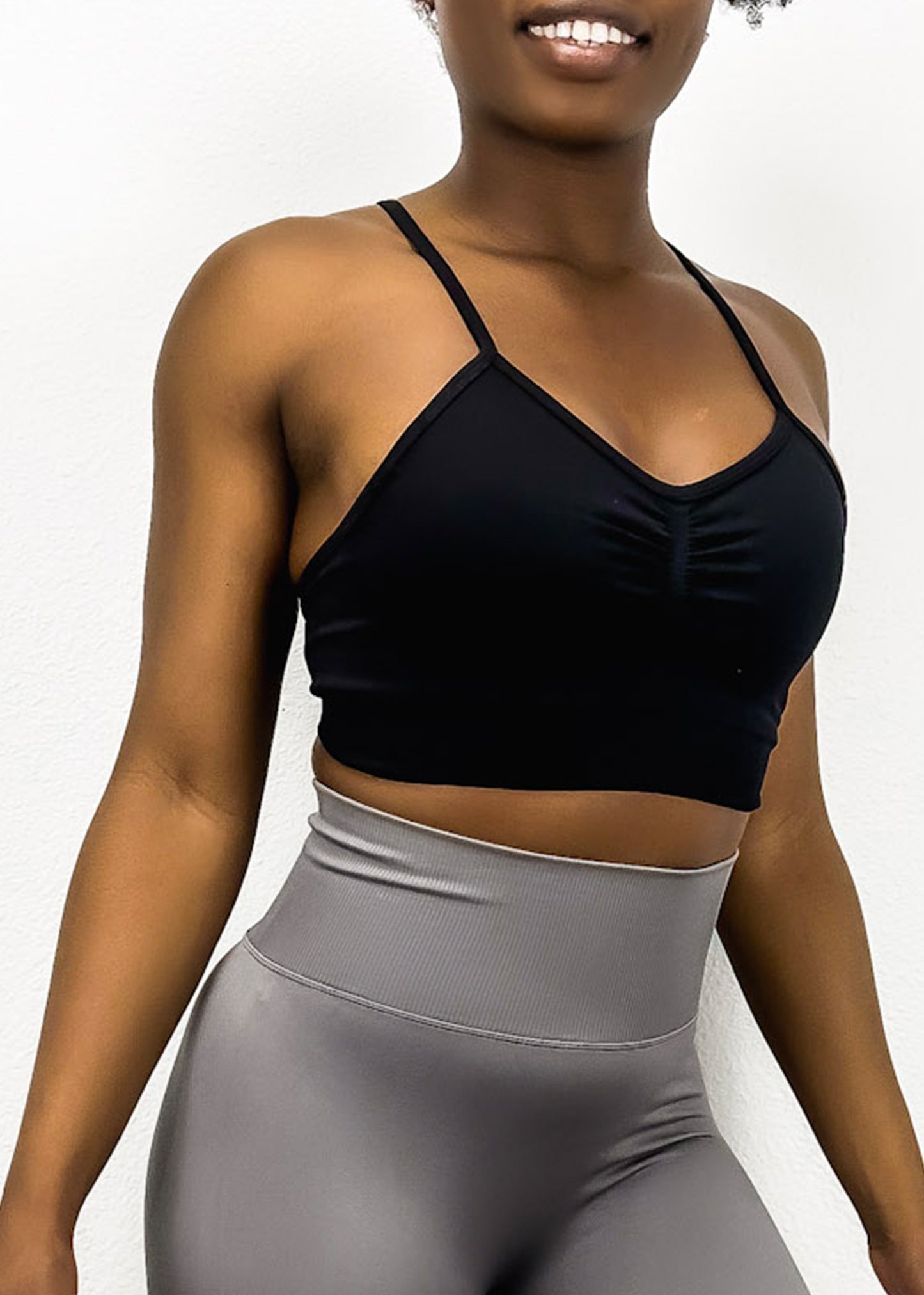 Sujetador deportivo clásico con escote redondo