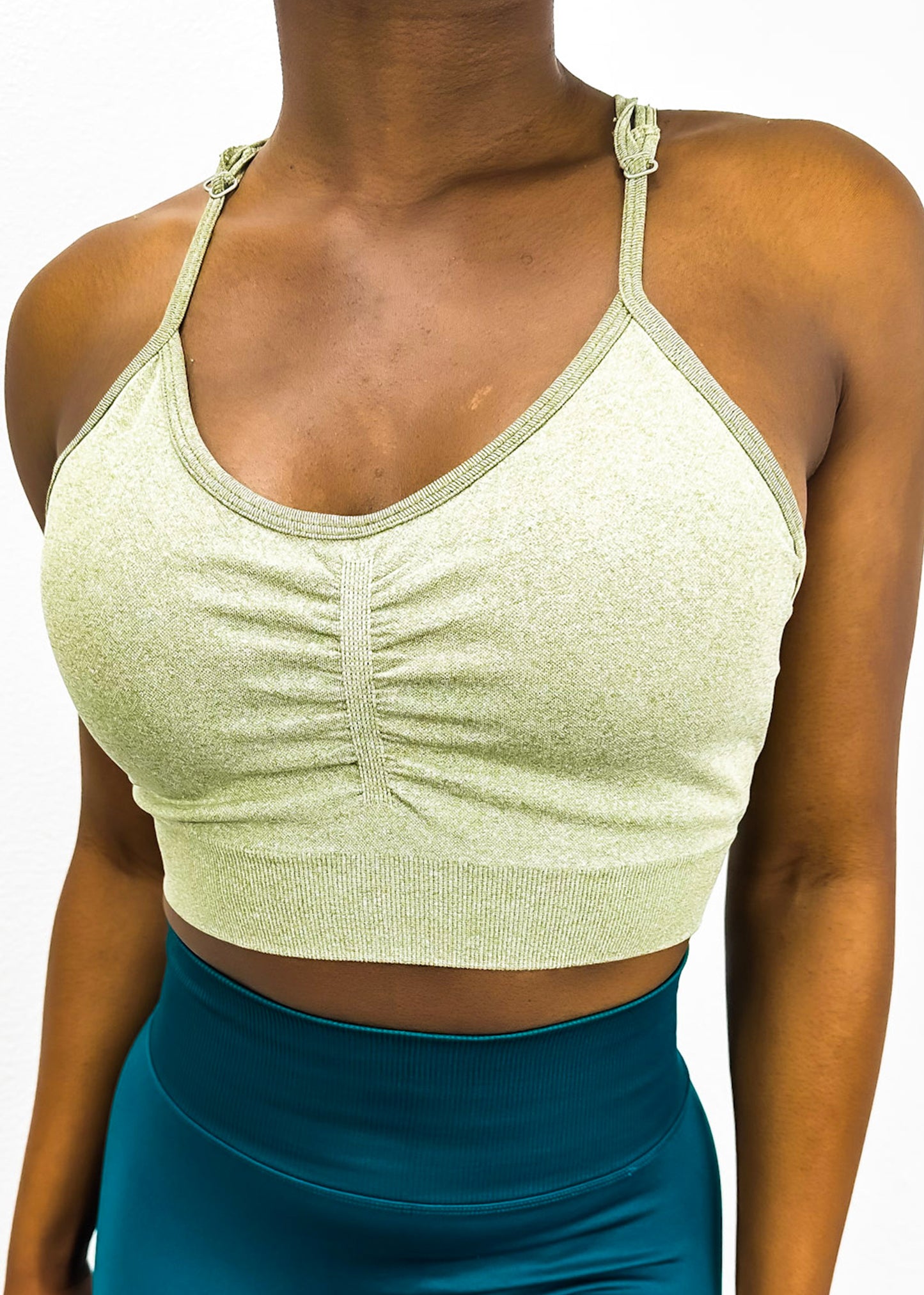 Sujetador deportivo clásico con escote redondo