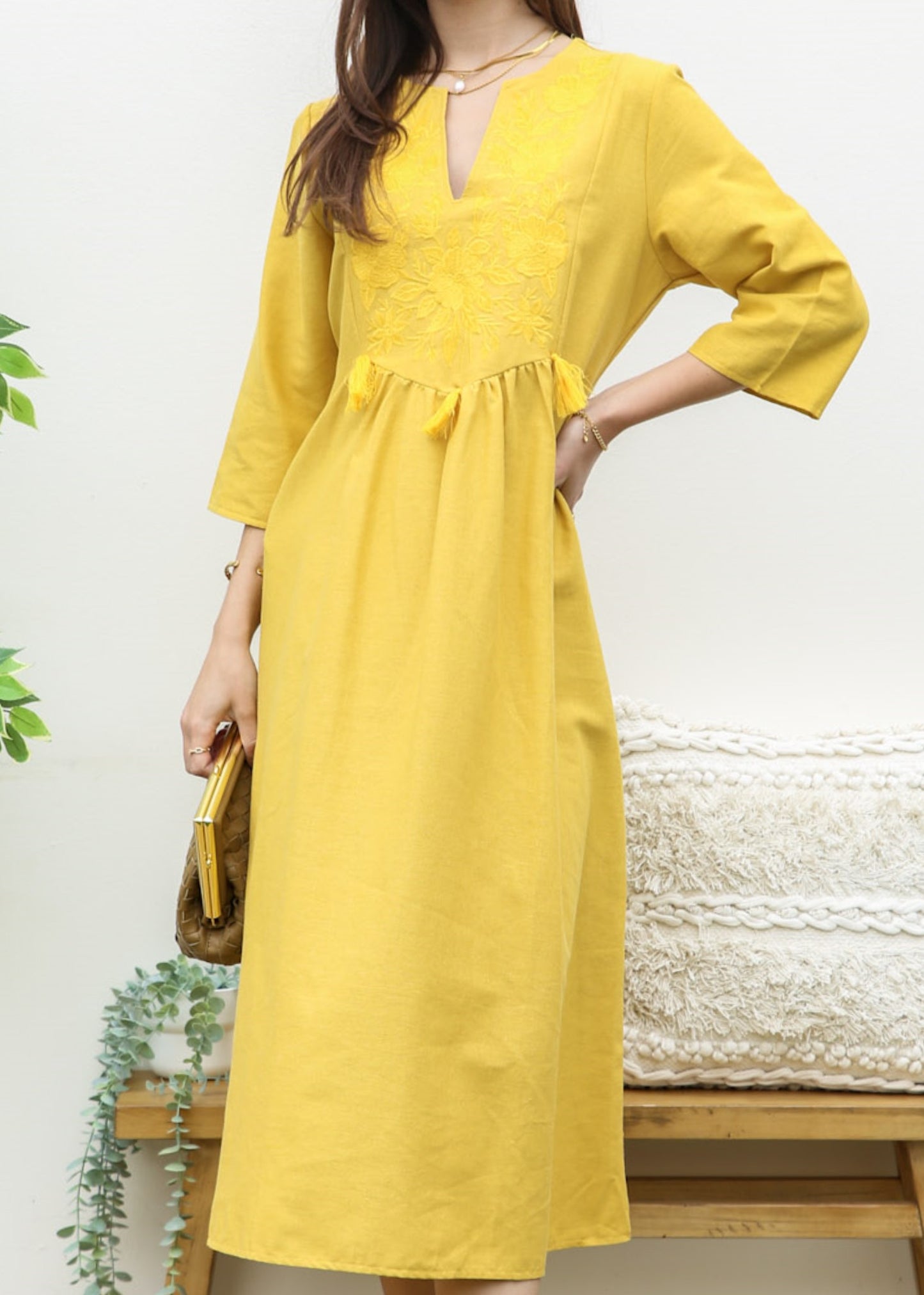 Vestido caftán con detalle de encaje