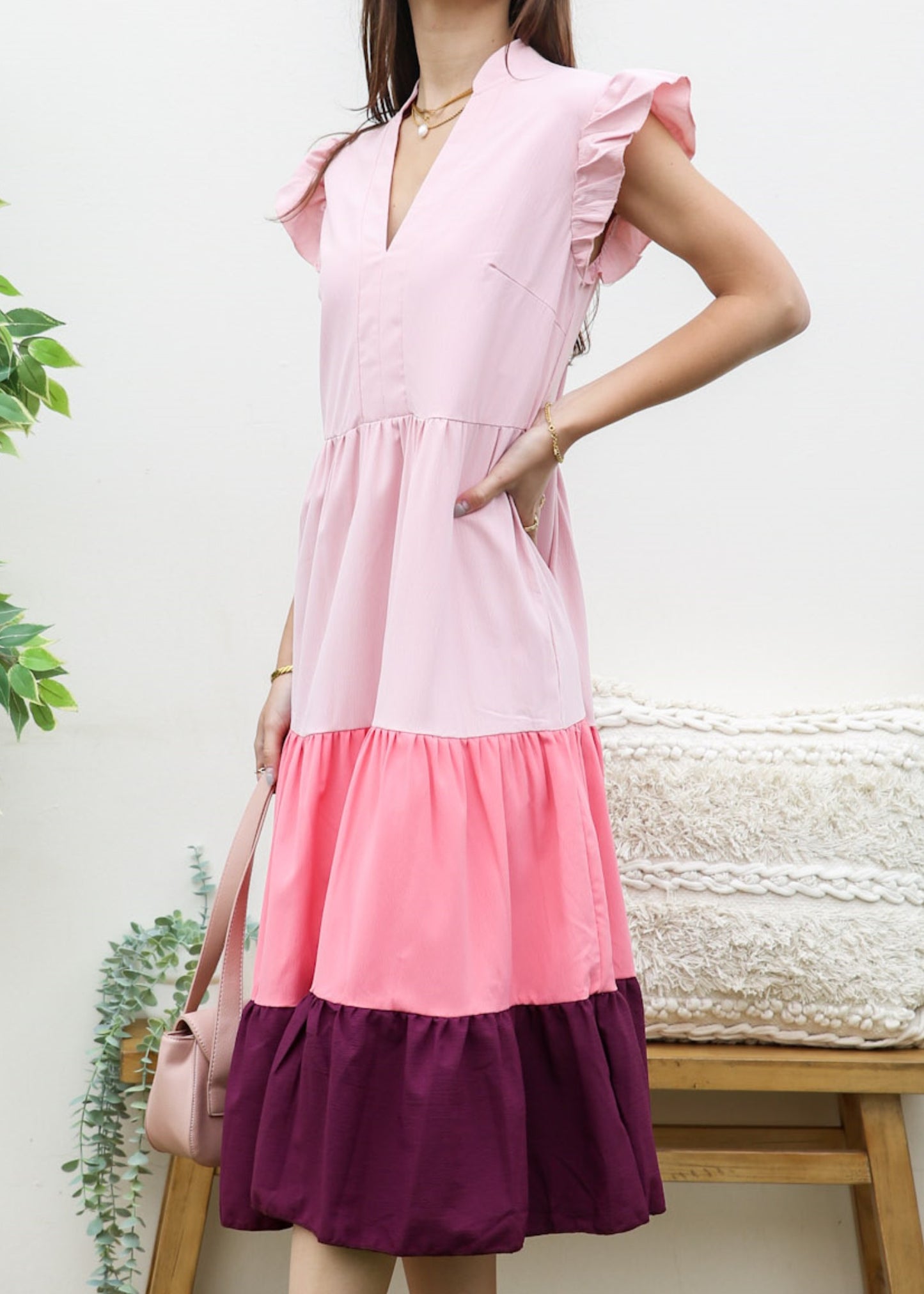 Vestido con bloques de color y mangas con volantes