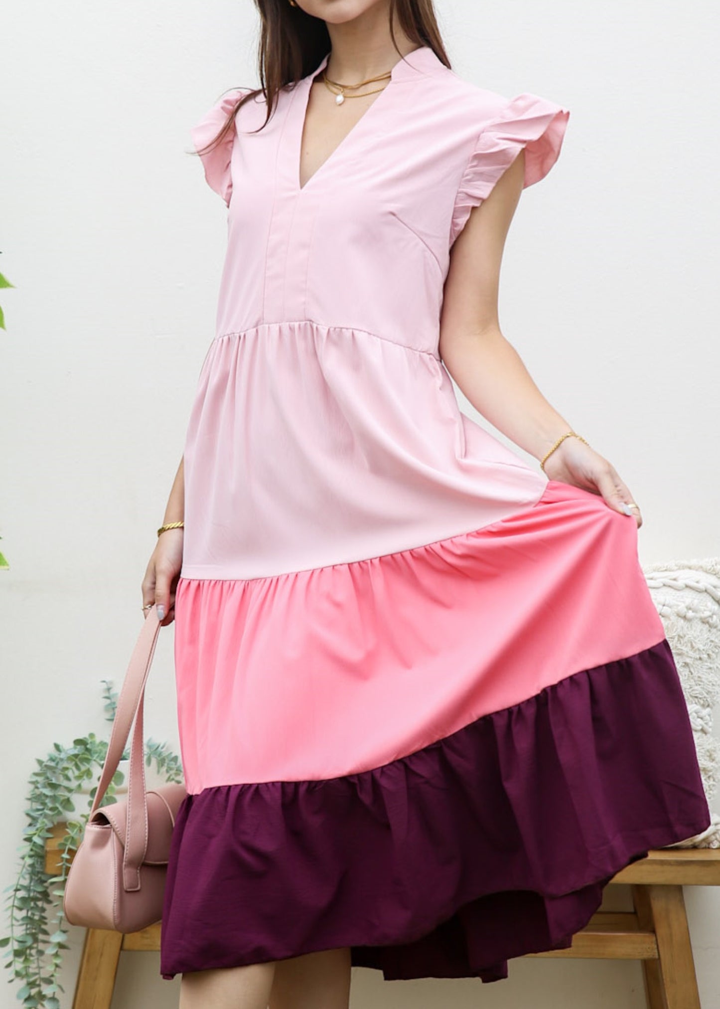 Vestido con bloques de color y mangas con volantes