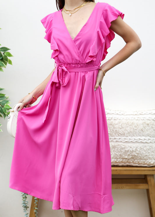 Vestido midi con abertura y detalle de volante