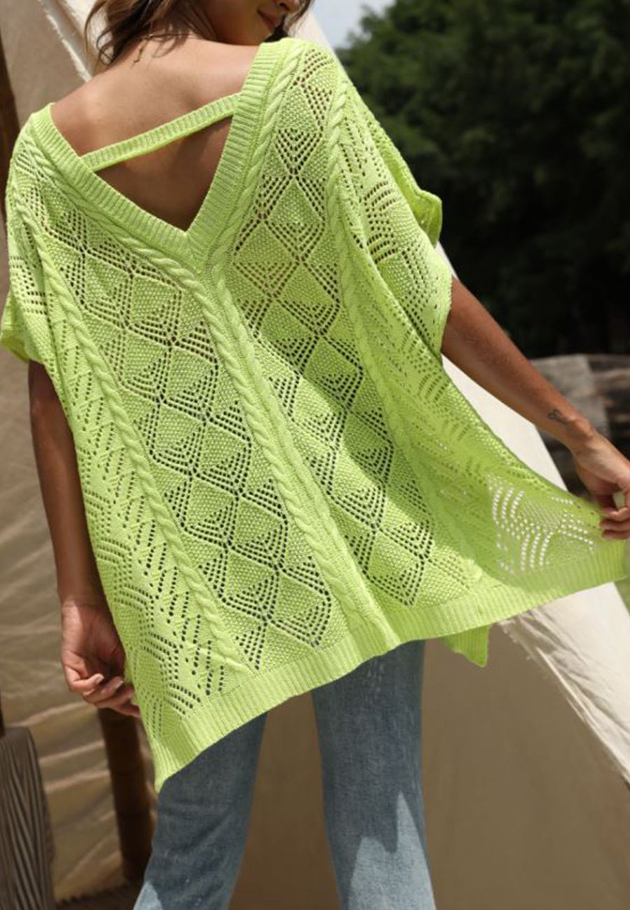 Top tipo poncho de crochet con detalle en la espalda