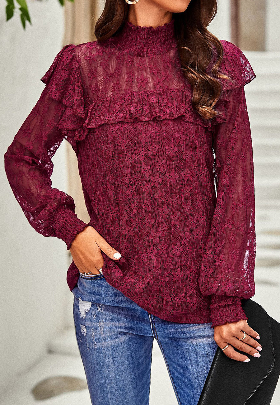 Blusa de encaje con volantes y cuello fruncido