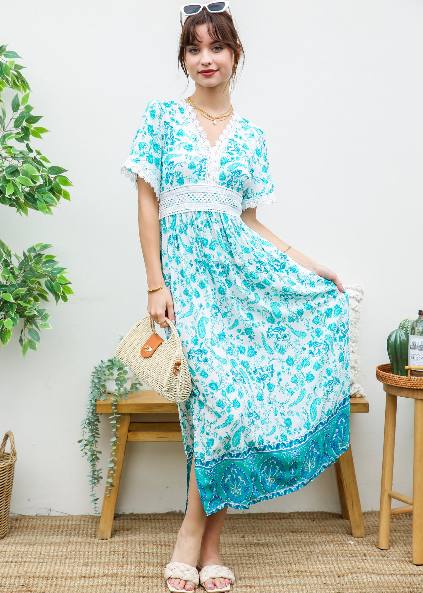 Vestido con abertura lateral y lazo en la espalda