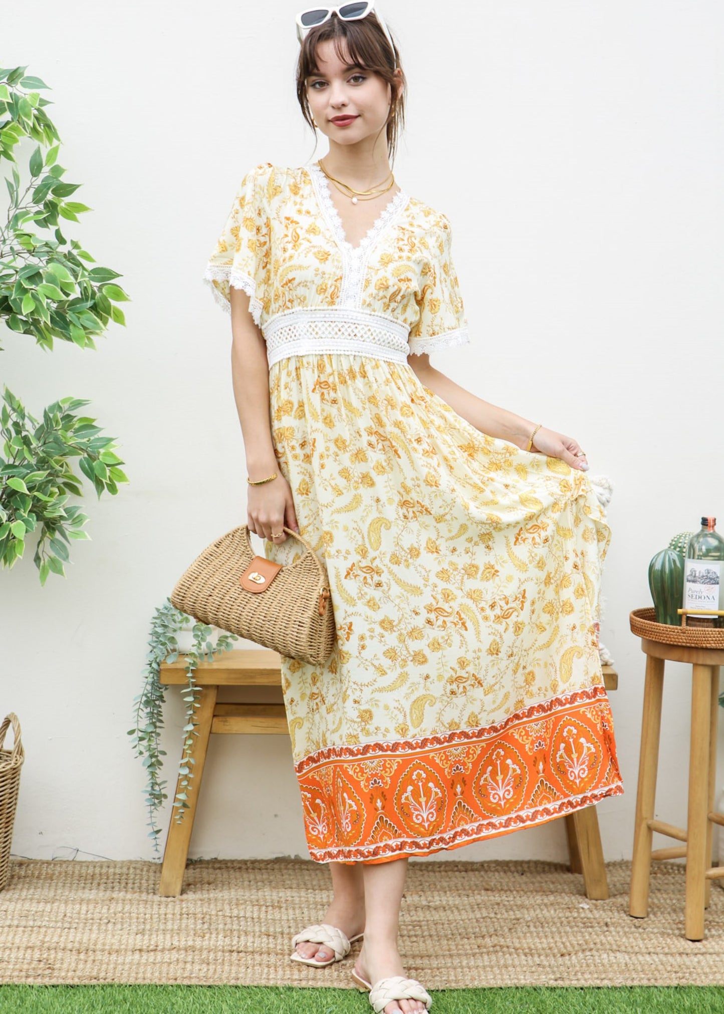 Vestido con abertura lateral y lazo en la espalda