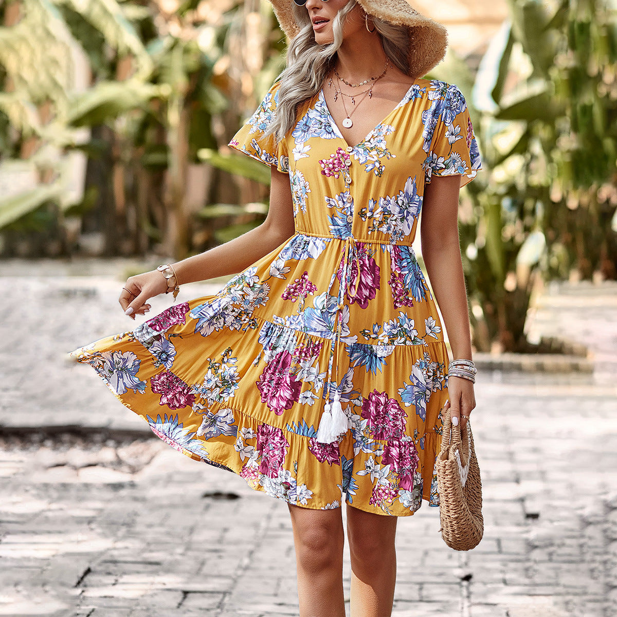 Vestido floral con lazo en la cintura y borlas