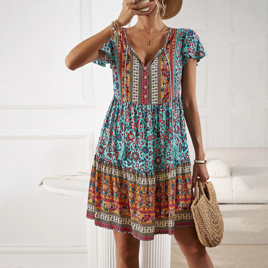 Vestido bohemio con cuello atado y borlas
