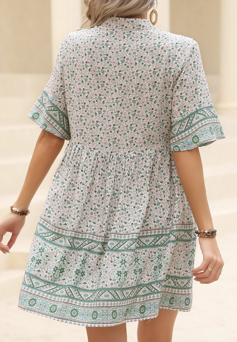 Vestido bohemio con estampado floral y volantes en la parte delantera