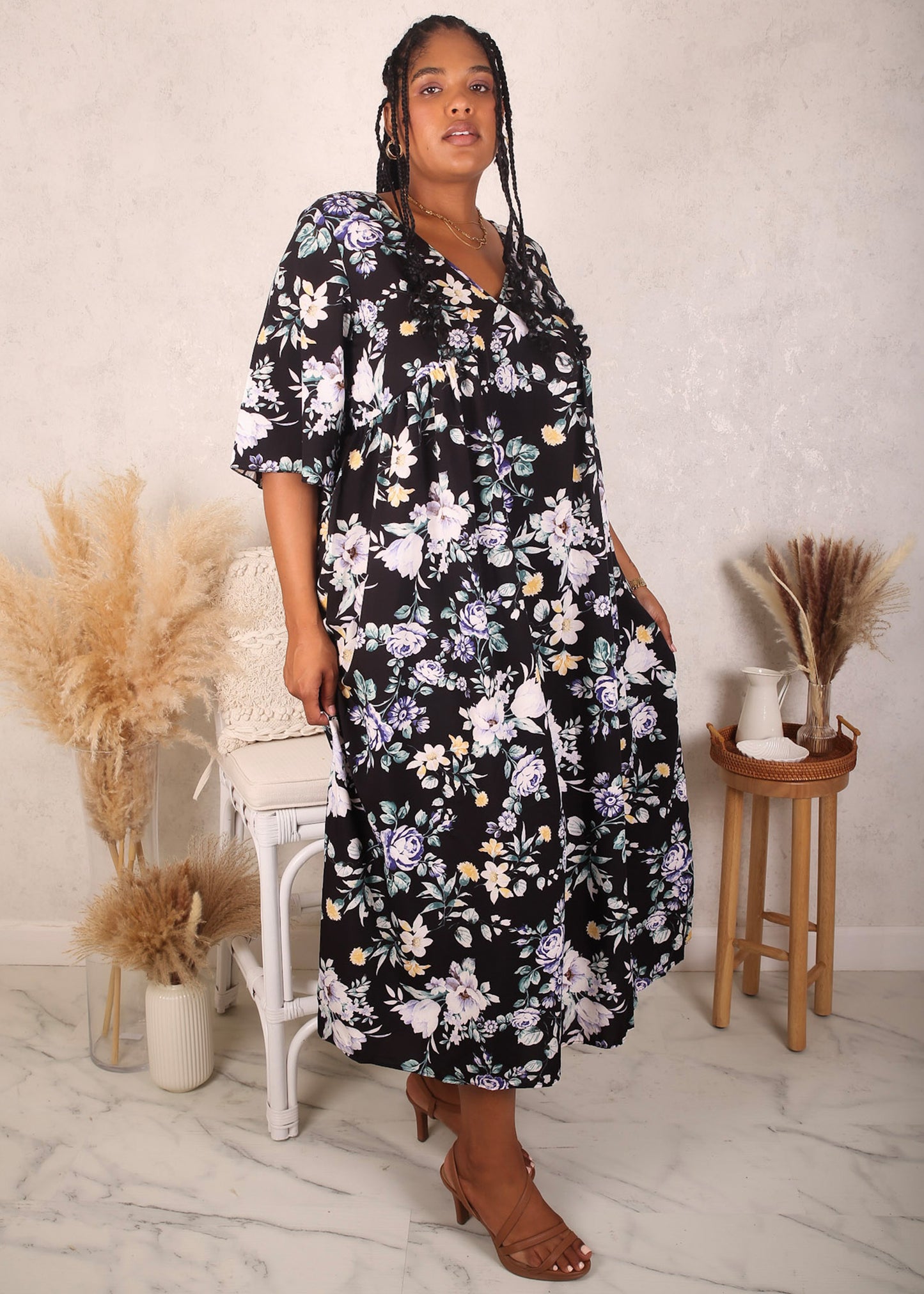 Vestido floral con mangas al codo, talla grande, color negro