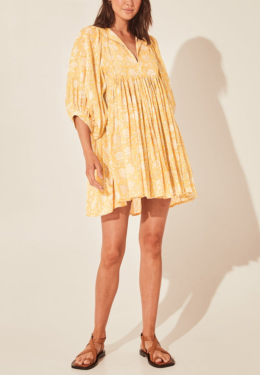 Vestido plisado con mangas dolman y estampado floral