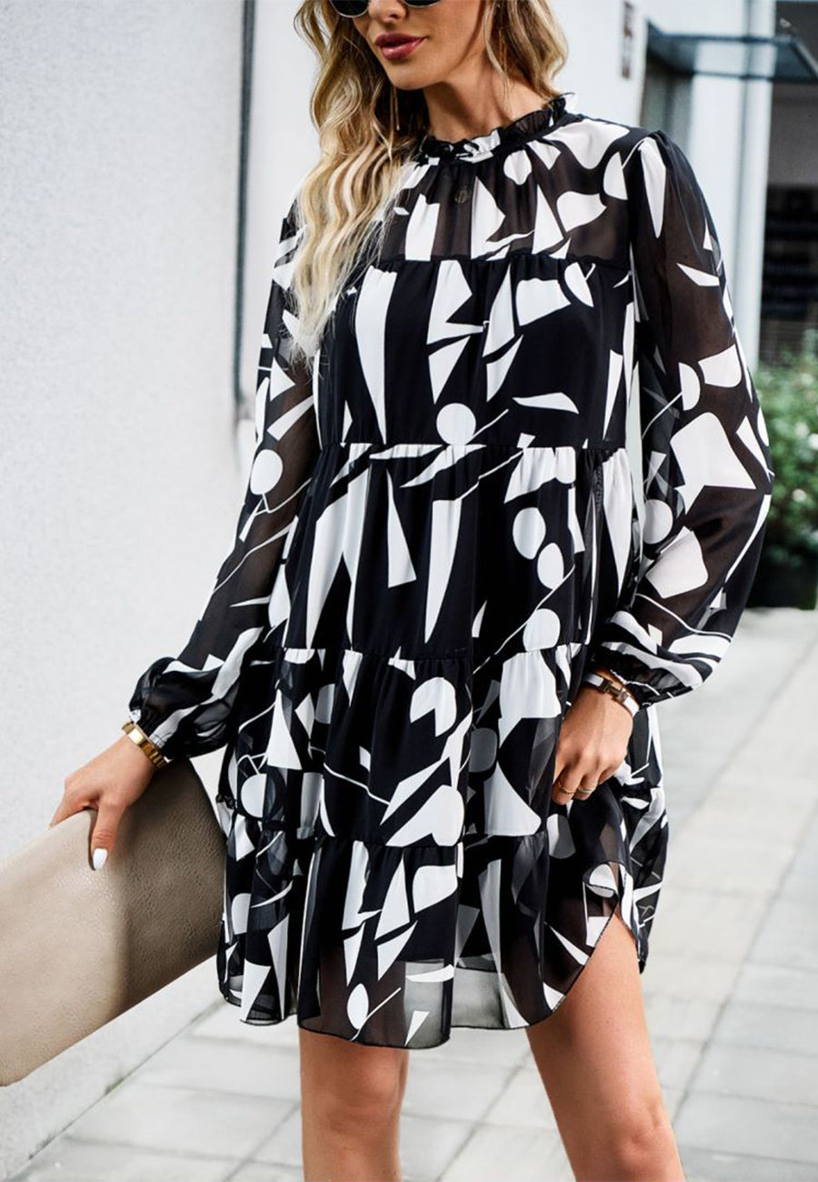 Vestido de manga larga con capas y estampado abstracto