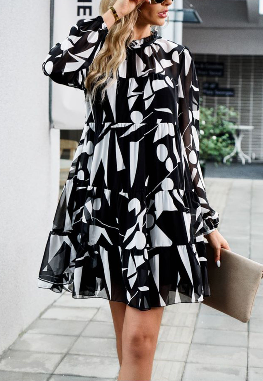 Vestido de manga larga con capas y estampado abstracto